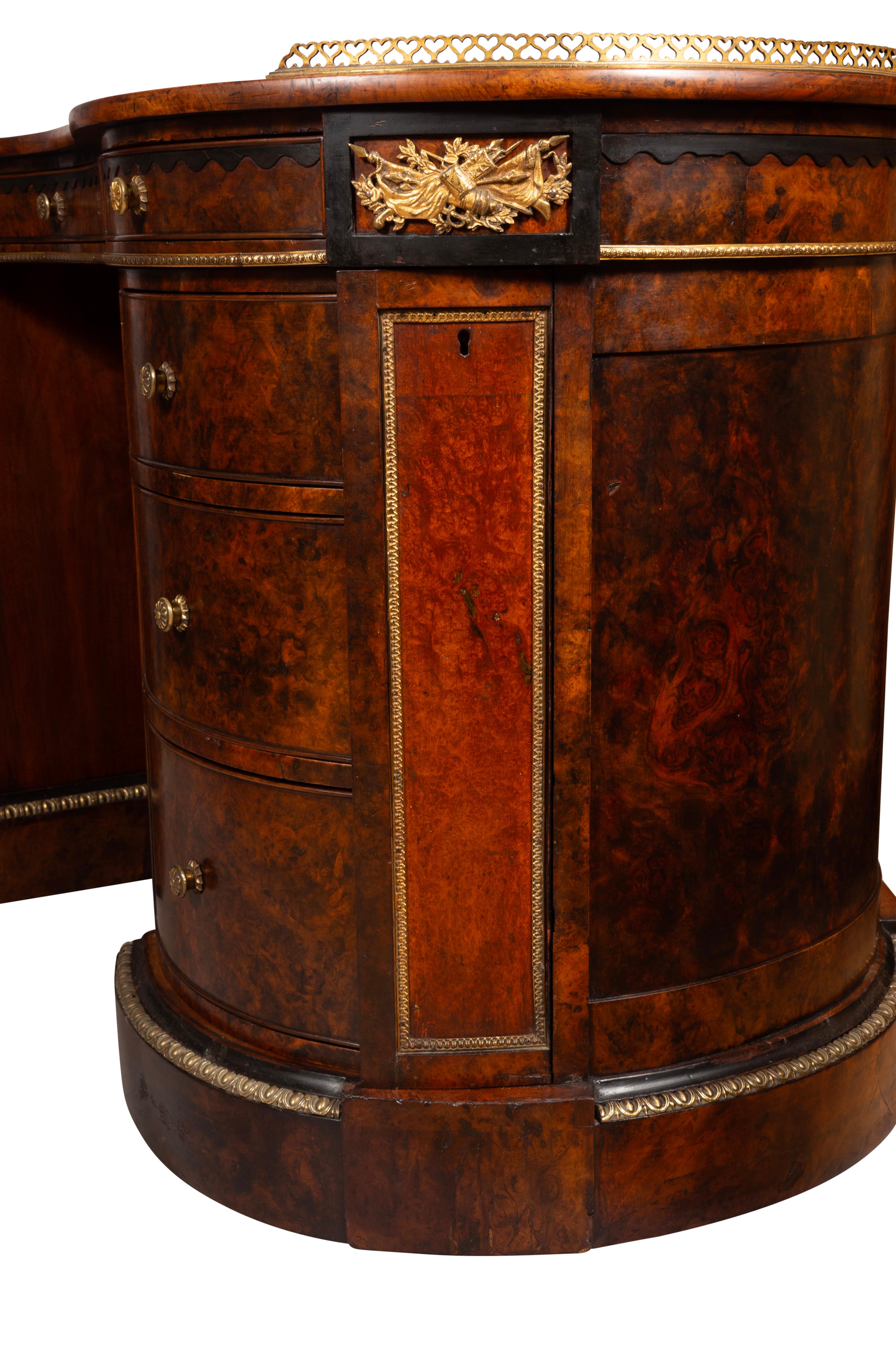 Victorian Burl Walnut Kidney Shape Desk By Gillow For Sale 4