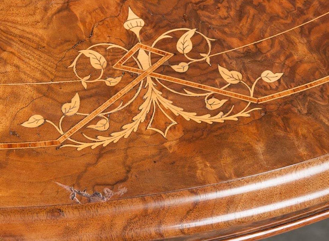 British Victorian Burl Wood Veneered Till-Top Table with Mahogany Carved Foot