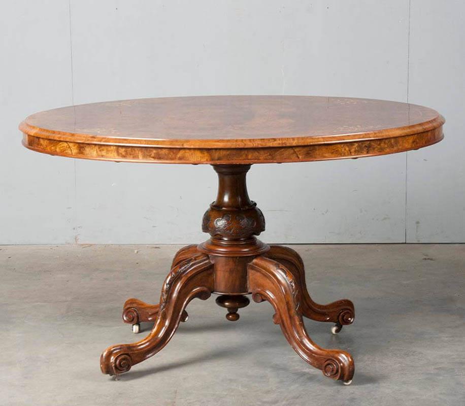 Victorian Burl Wood Veneered Till-Top Table with Mahogany Carved Foot In Good Condition In Casteren, Noord-Brabant