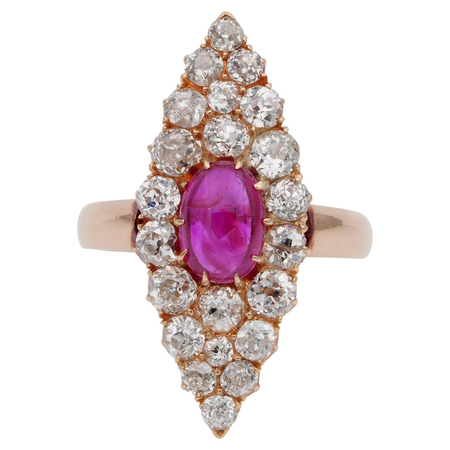 Bague victorienne en forme de marquise en rubis de Birmanie avec diamant