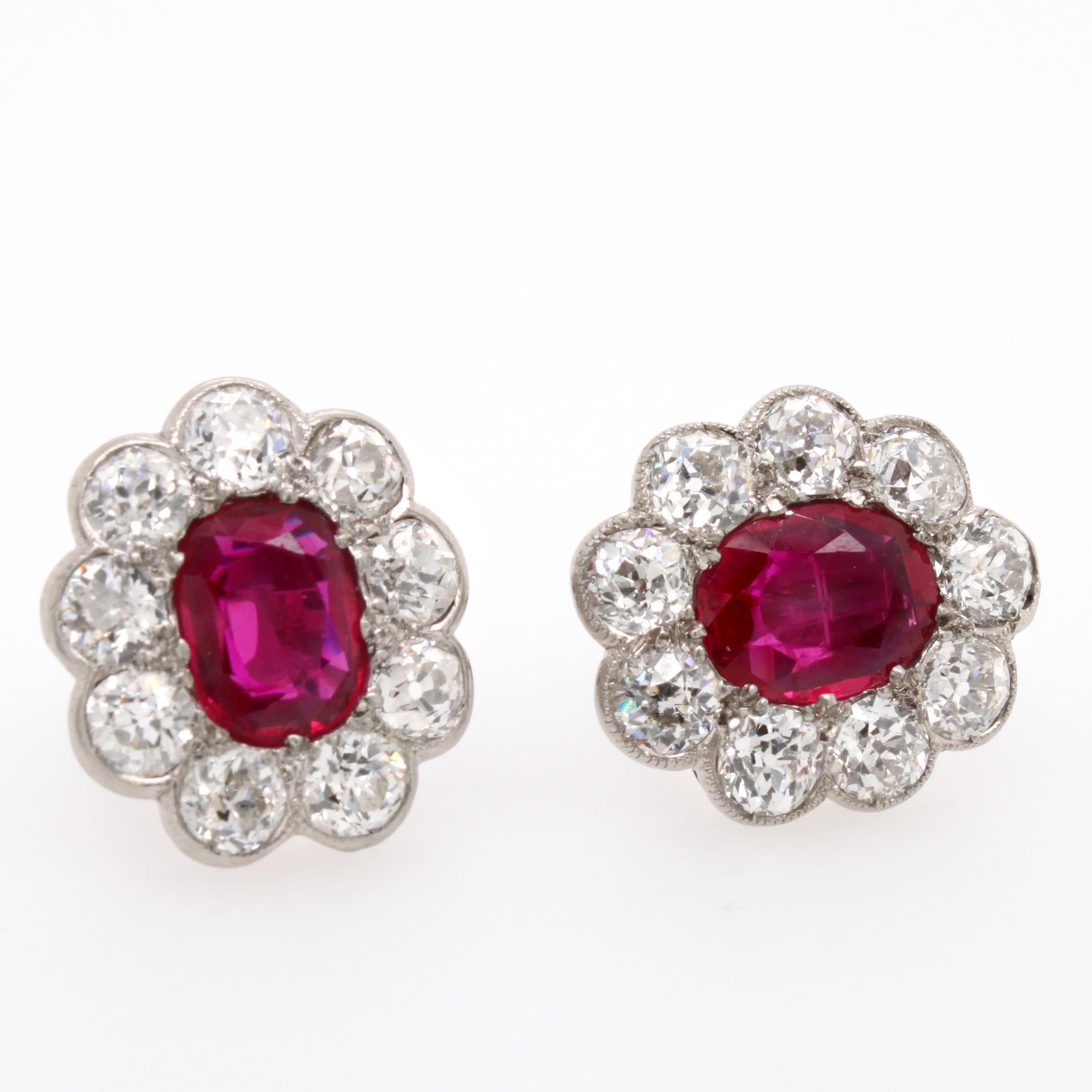 Edwardian Burmese Ruby and Diamond Cluster Earrings, 1910s In Excellent Condition In Idar-Oberstein, DE