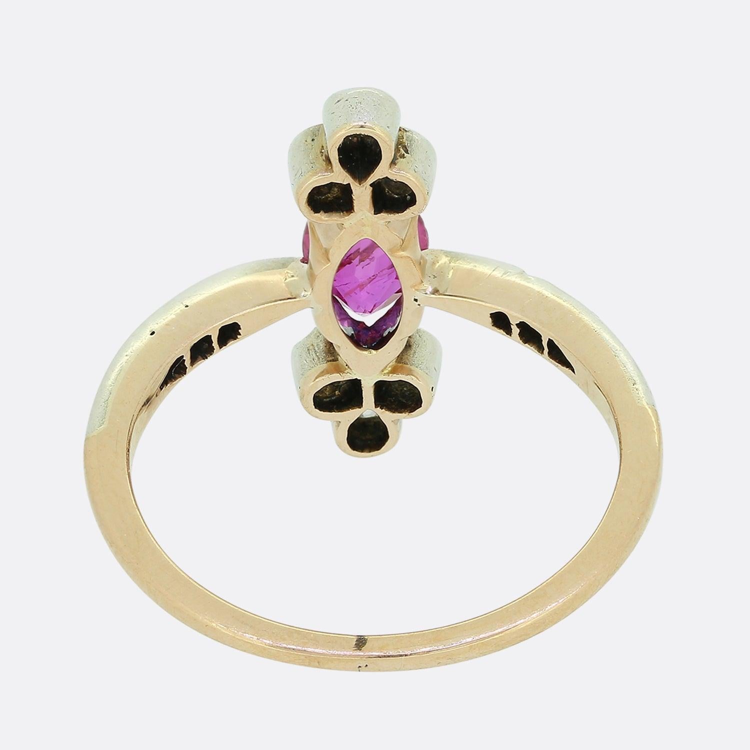 Viktorianischer Ring mit burmesischem Rubin und Diamant-Navette im Zustand „Gut“ im Angebot in London, GB
