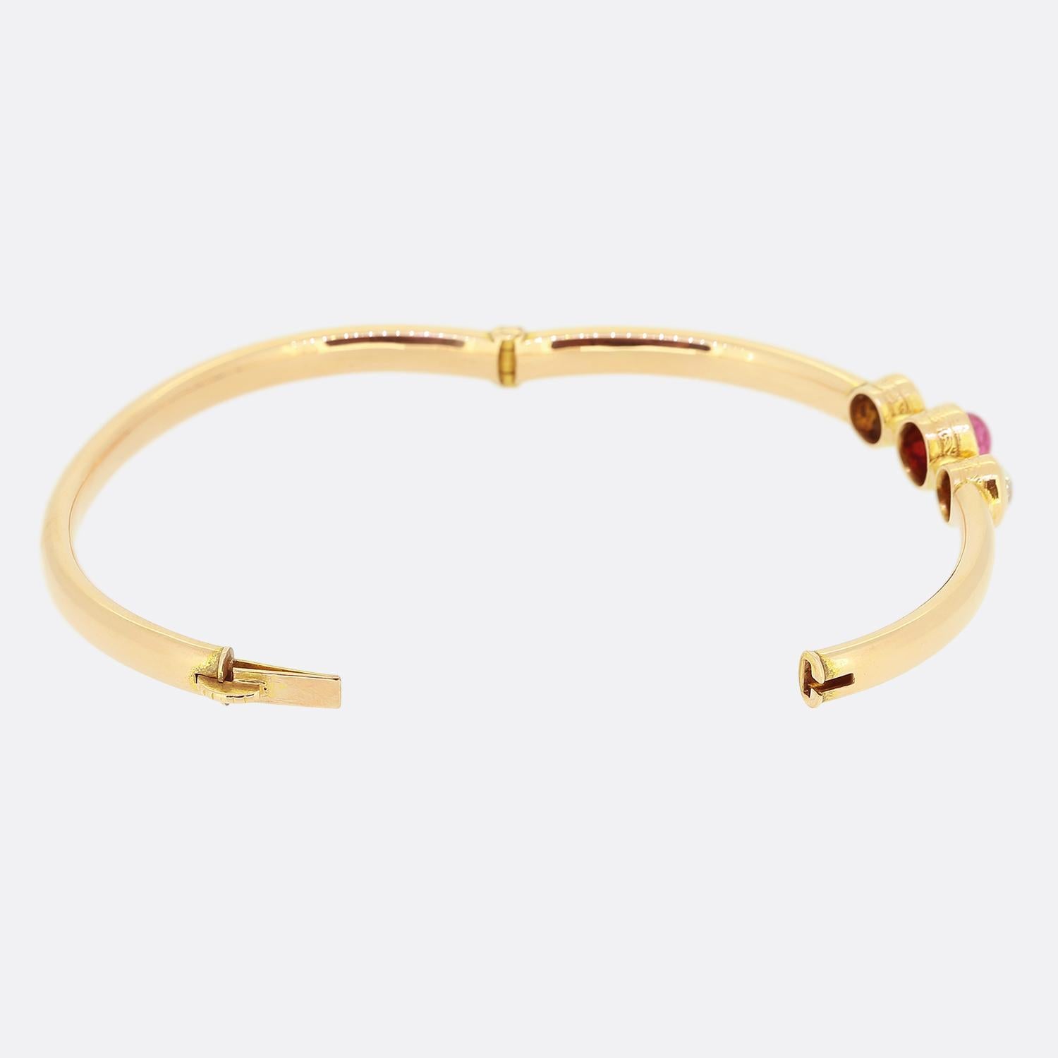 Brazalete victoriano de tres piedras de rubí birmano y diamantes en Bueno estado para la venta en London, GB