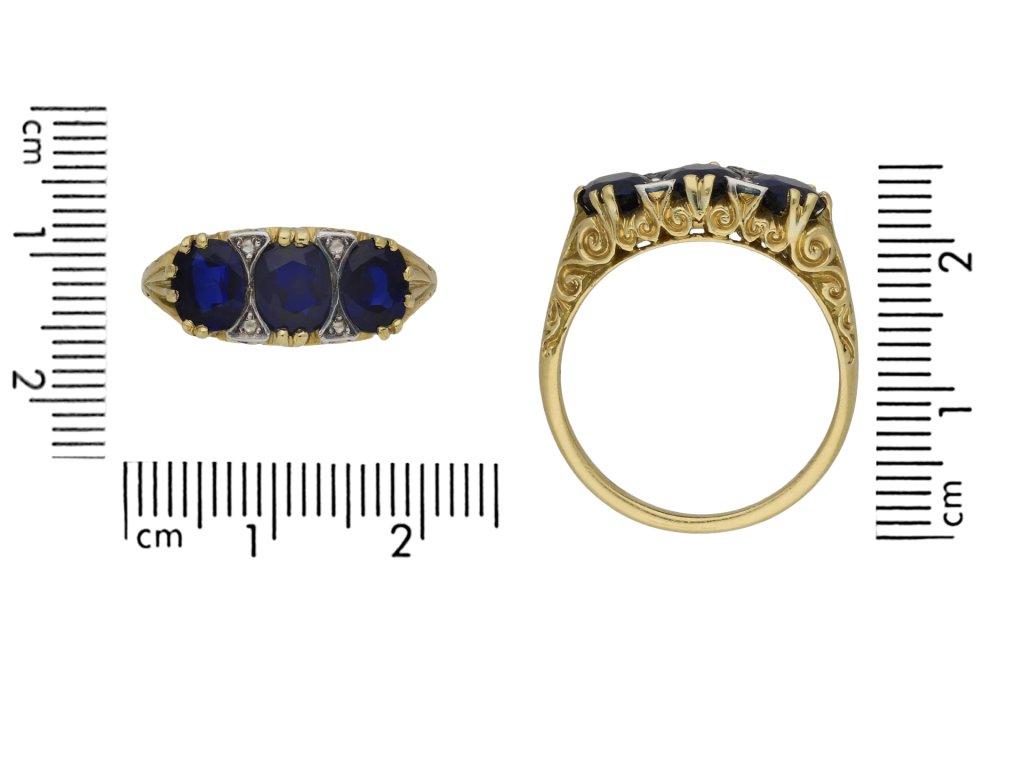 Victorian Burmese sapphire three stone ring, circa 1880. In Good Condition For Sale In London, GB