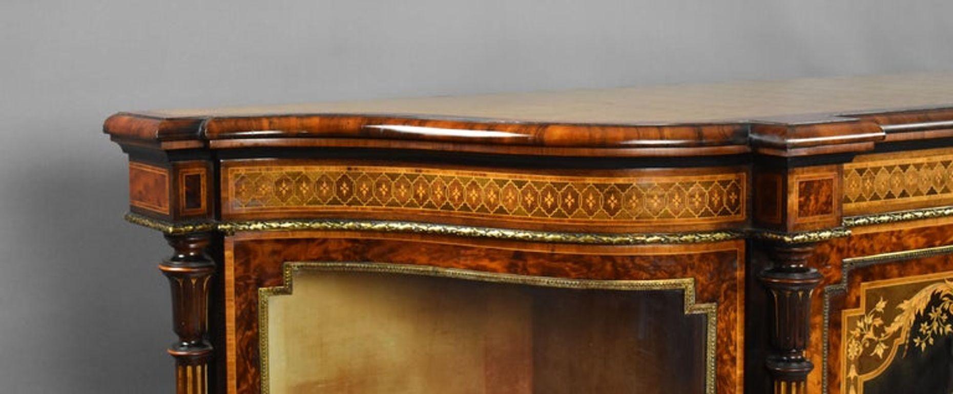 Victorian Burr Walnut and Marquetry Credenza by Gillow In Good Condition For Sale In Chelmsford, Essex