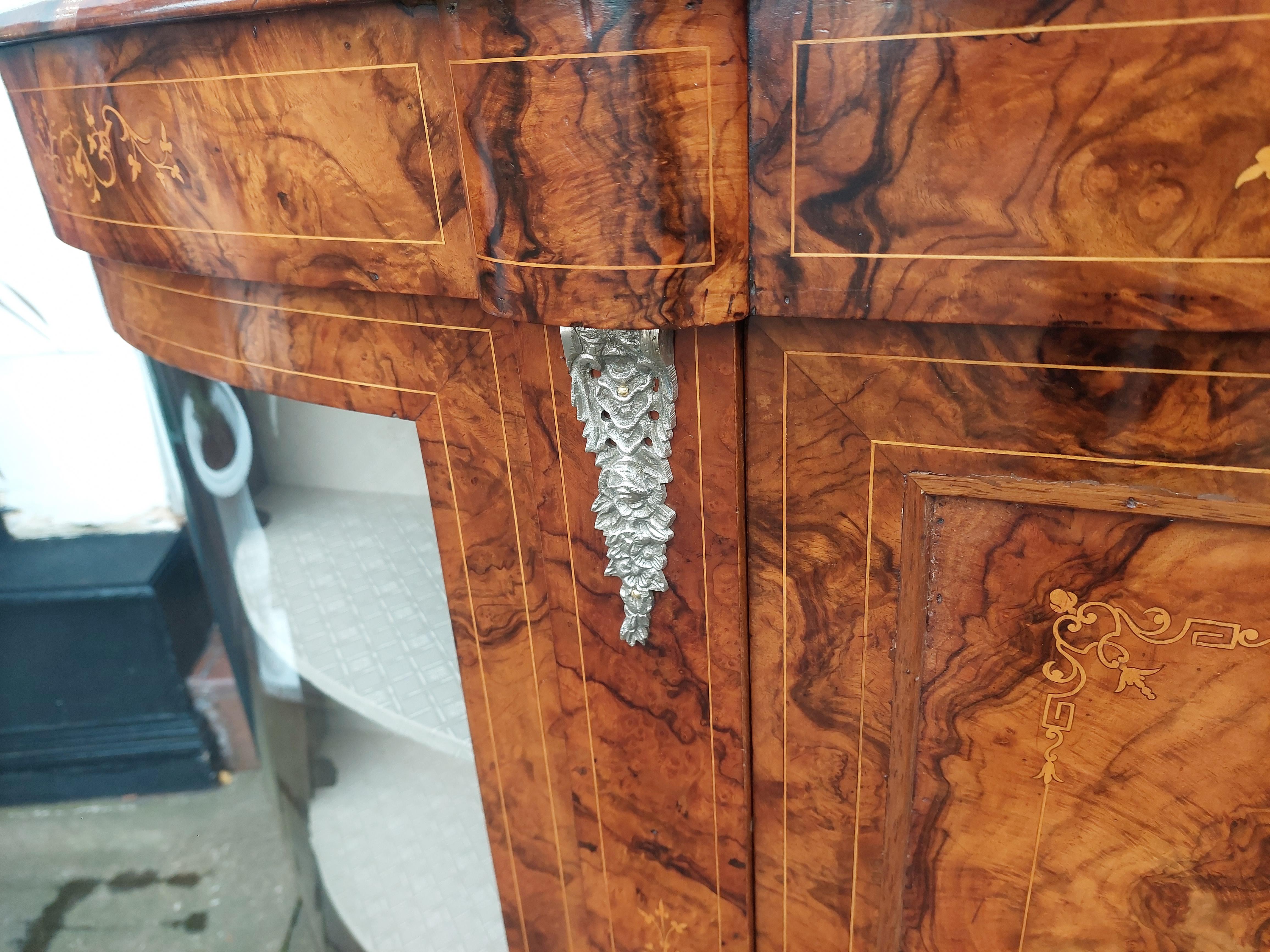 Victorian Burr Walnut Bow Fronted Credenza In Good Condition For Sale In Altrincham, GB