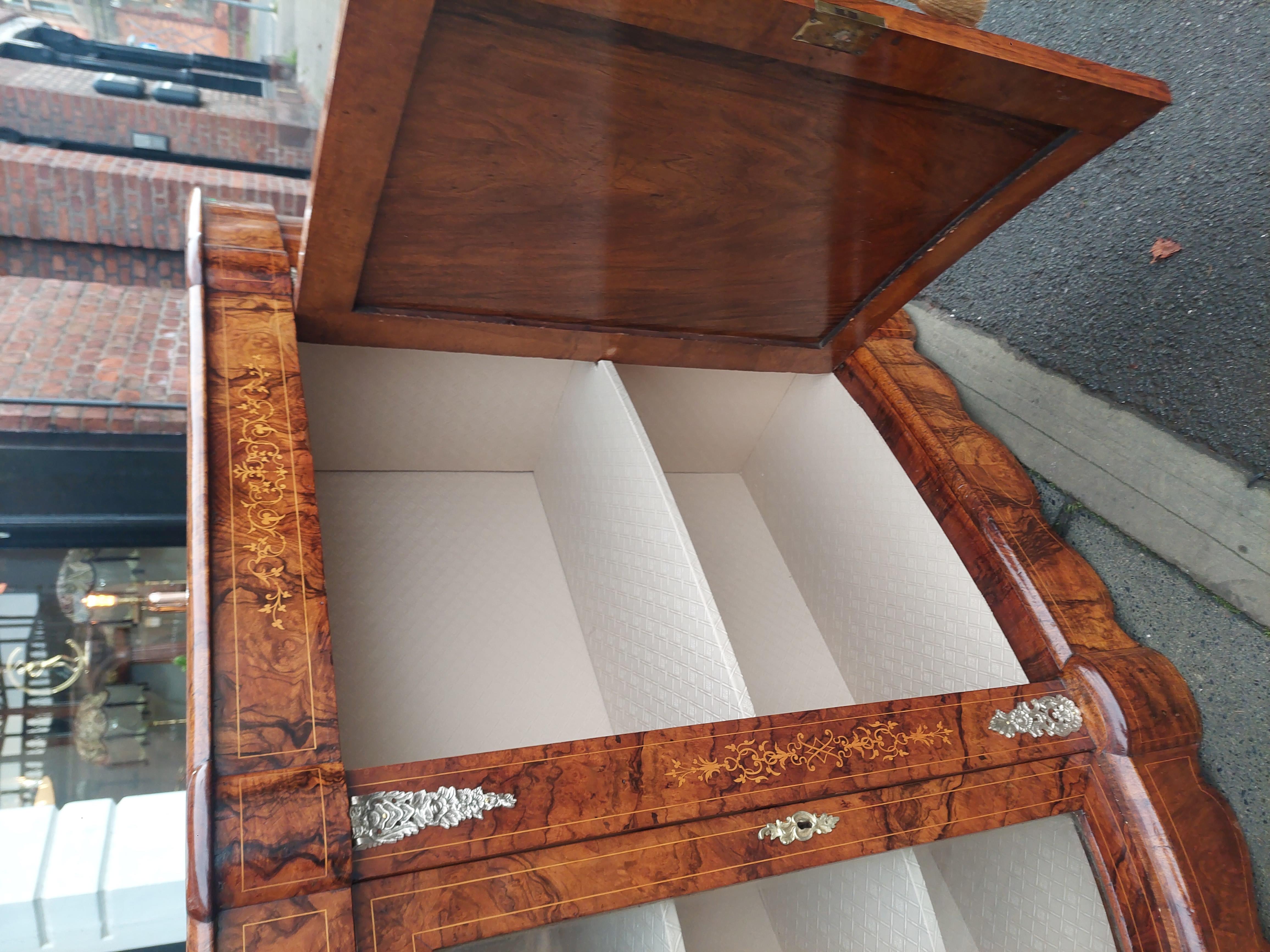 Victorian Burr Walnut Bow Fronted Credenza For Sale 1