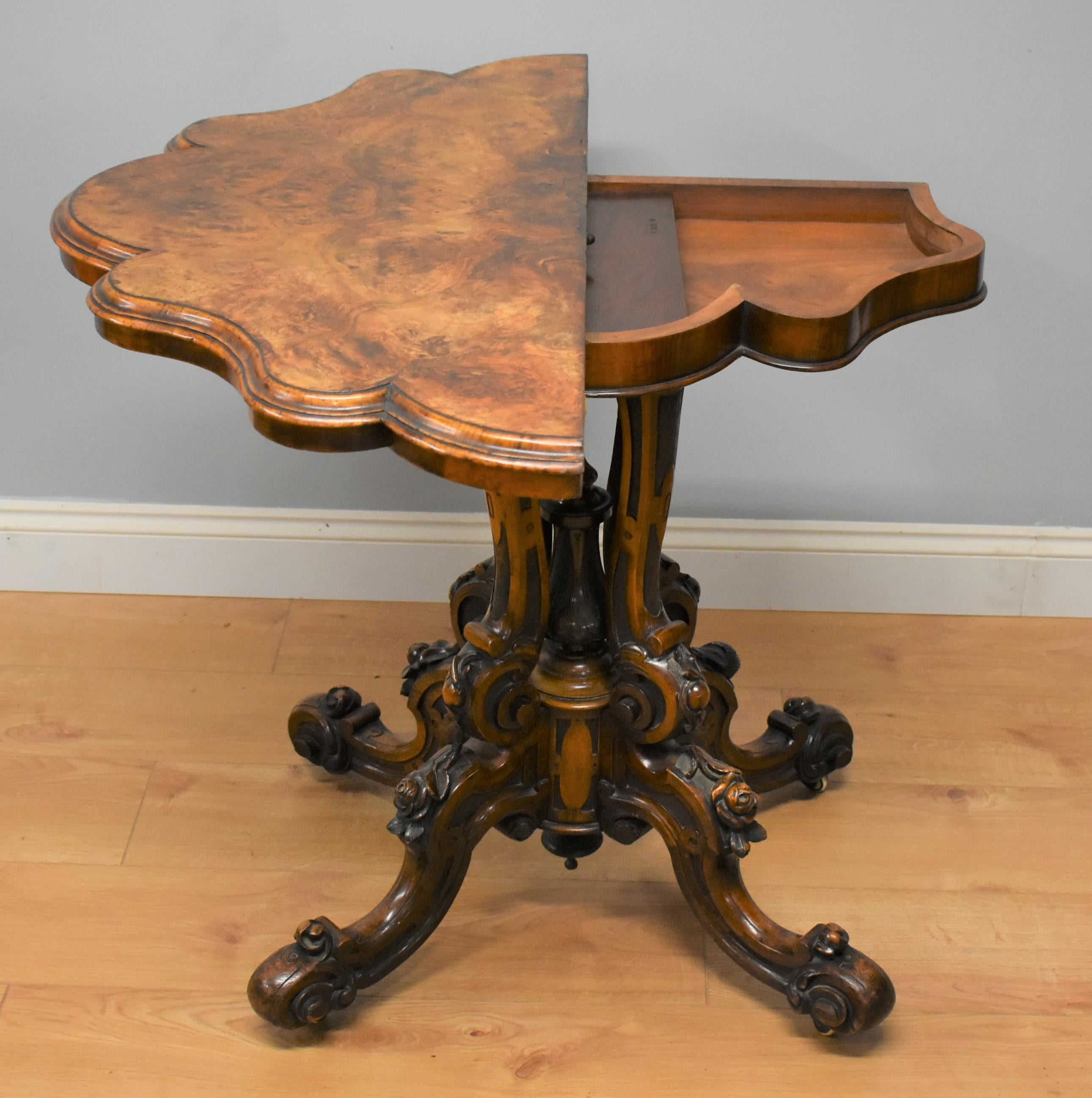 Victorian Burr Walnut Card Table In Good Condition For Sale In Chelmsford, Essex