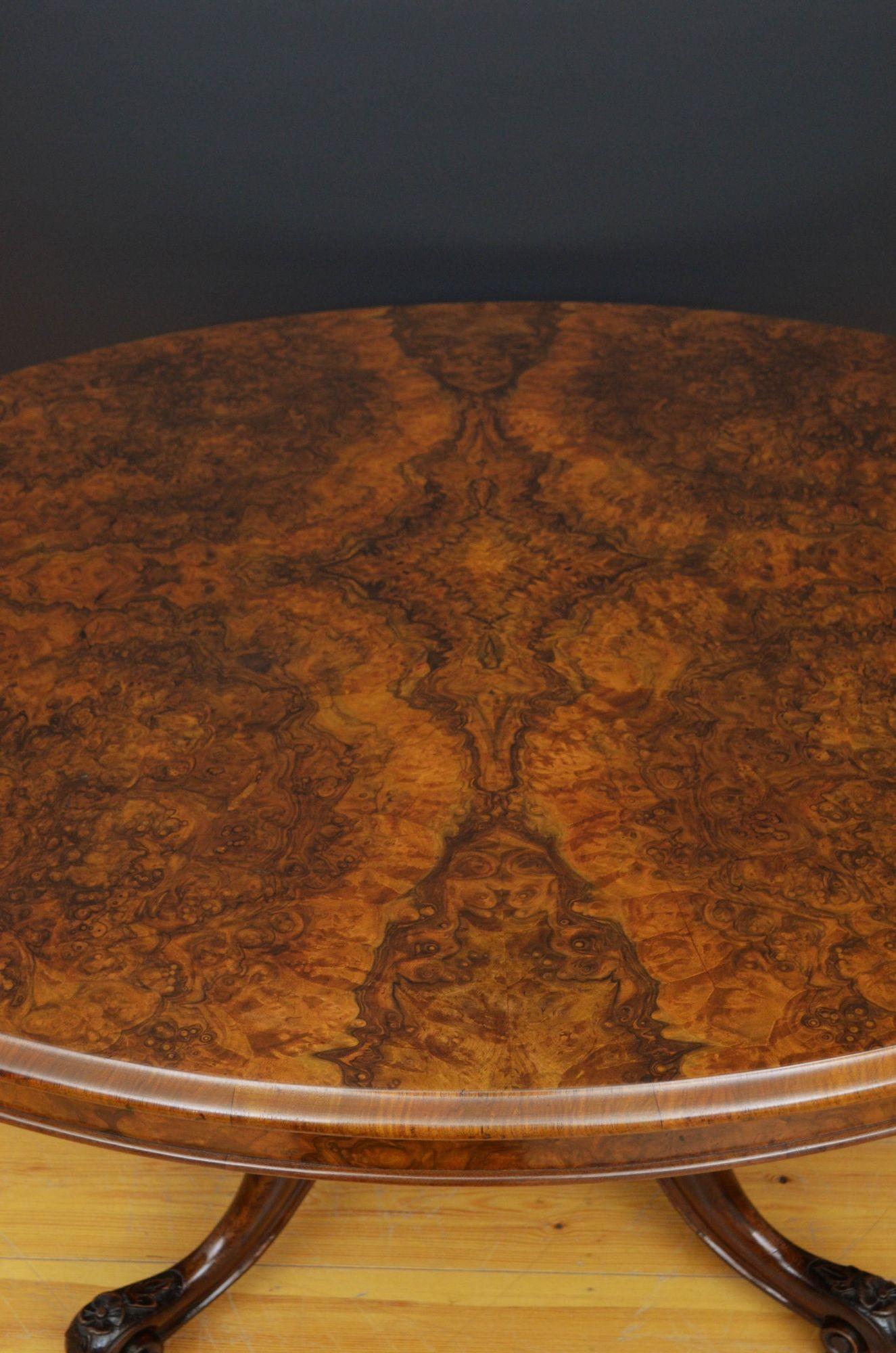 Victorian Burr Walnut Centre Table / Dining Table In Good Condition For Sale In Whaley Bridge, GB