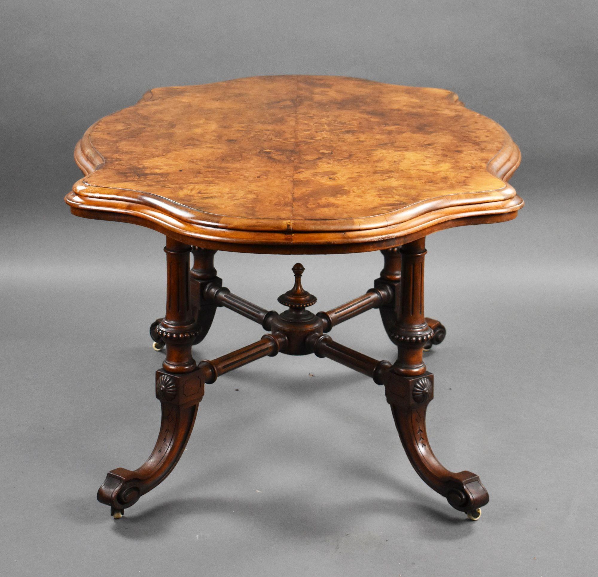 Victorian Burr Walnut Centre Table In Good Condition For Sale In Chelmsford, Essex