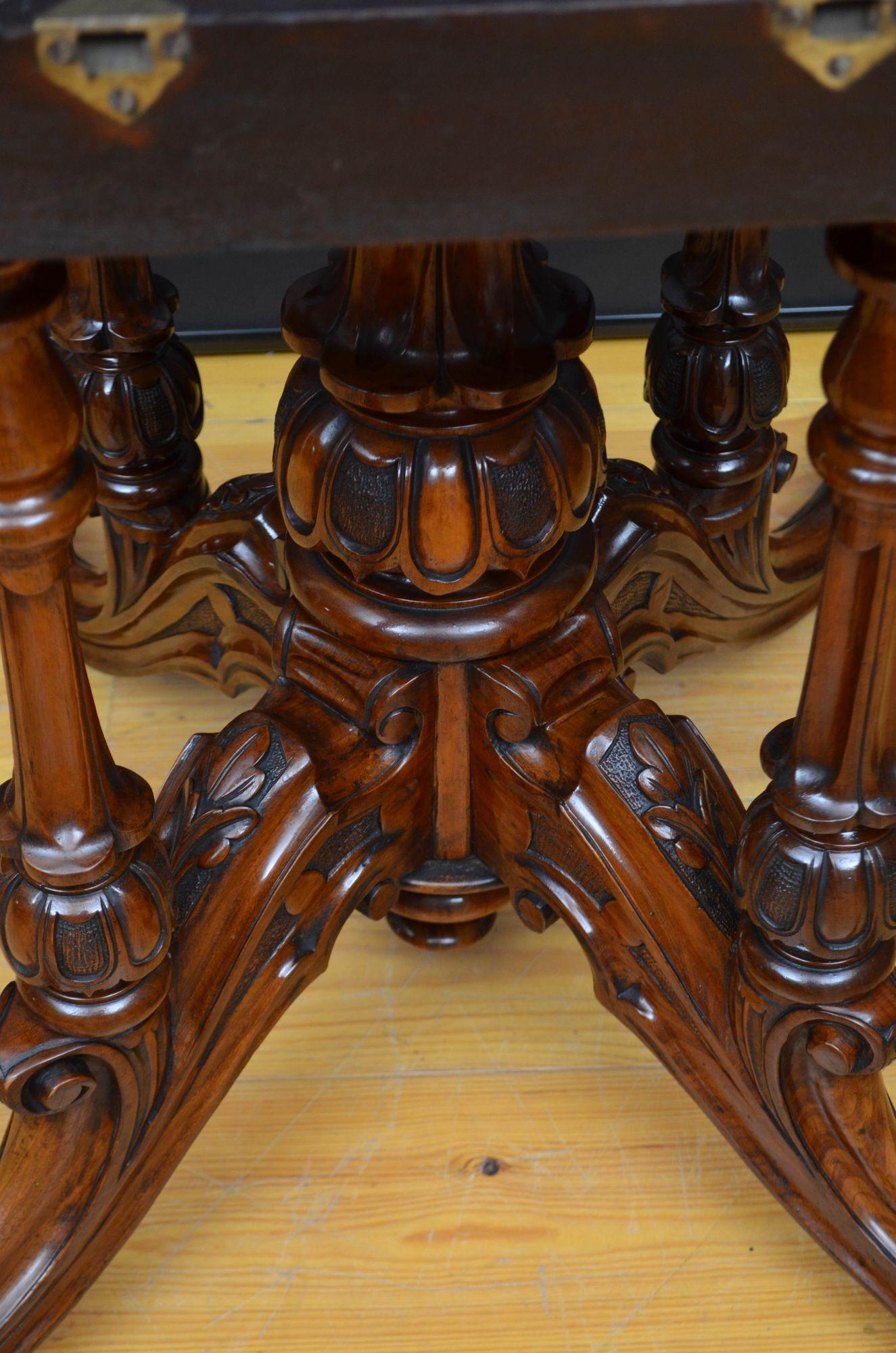 Victorian Burr Walnut Centre Table or Dining Table For Sale 8