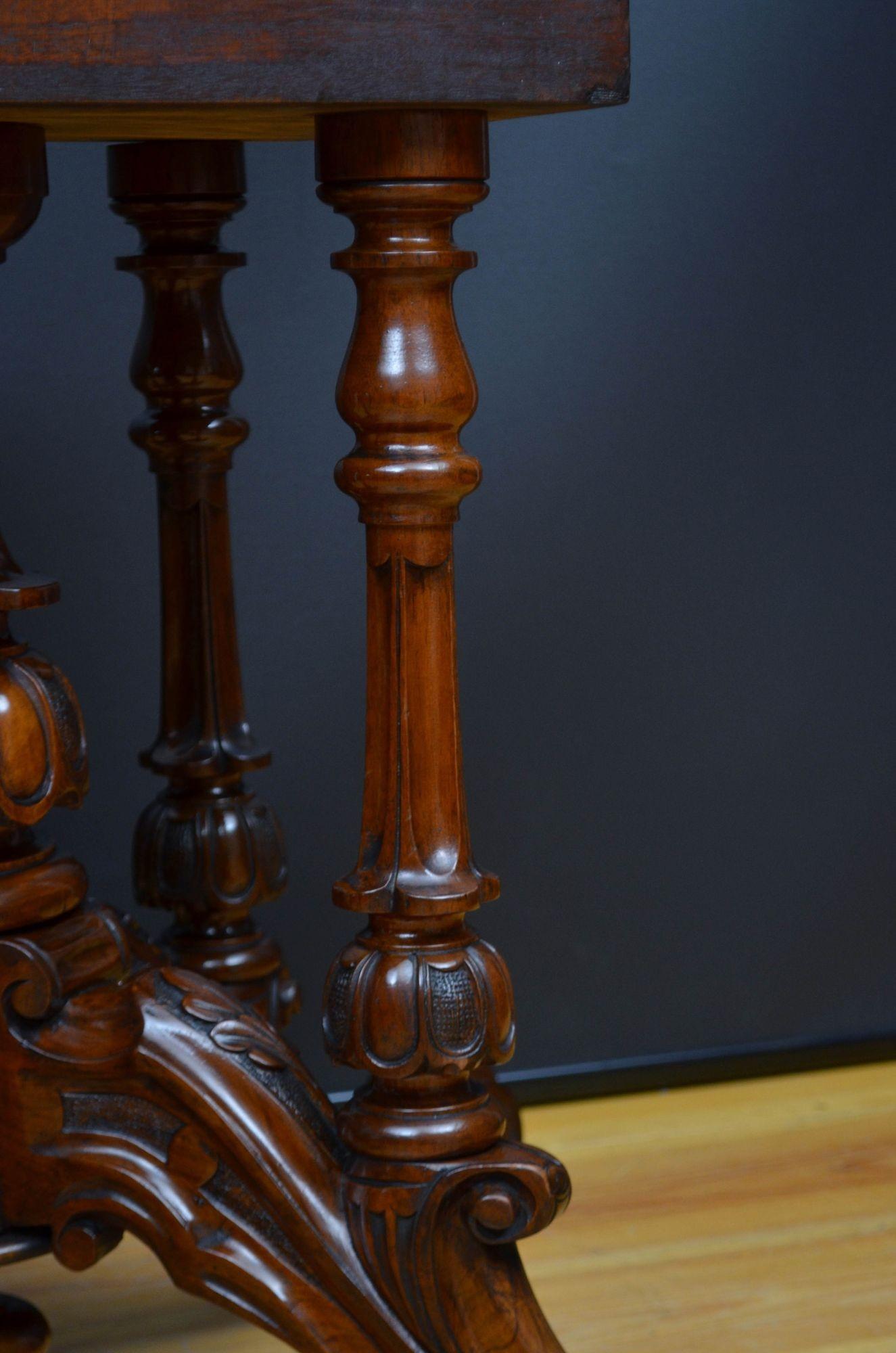 Victorian Burr Walnut Centre Table or Dining Table For Sale 10