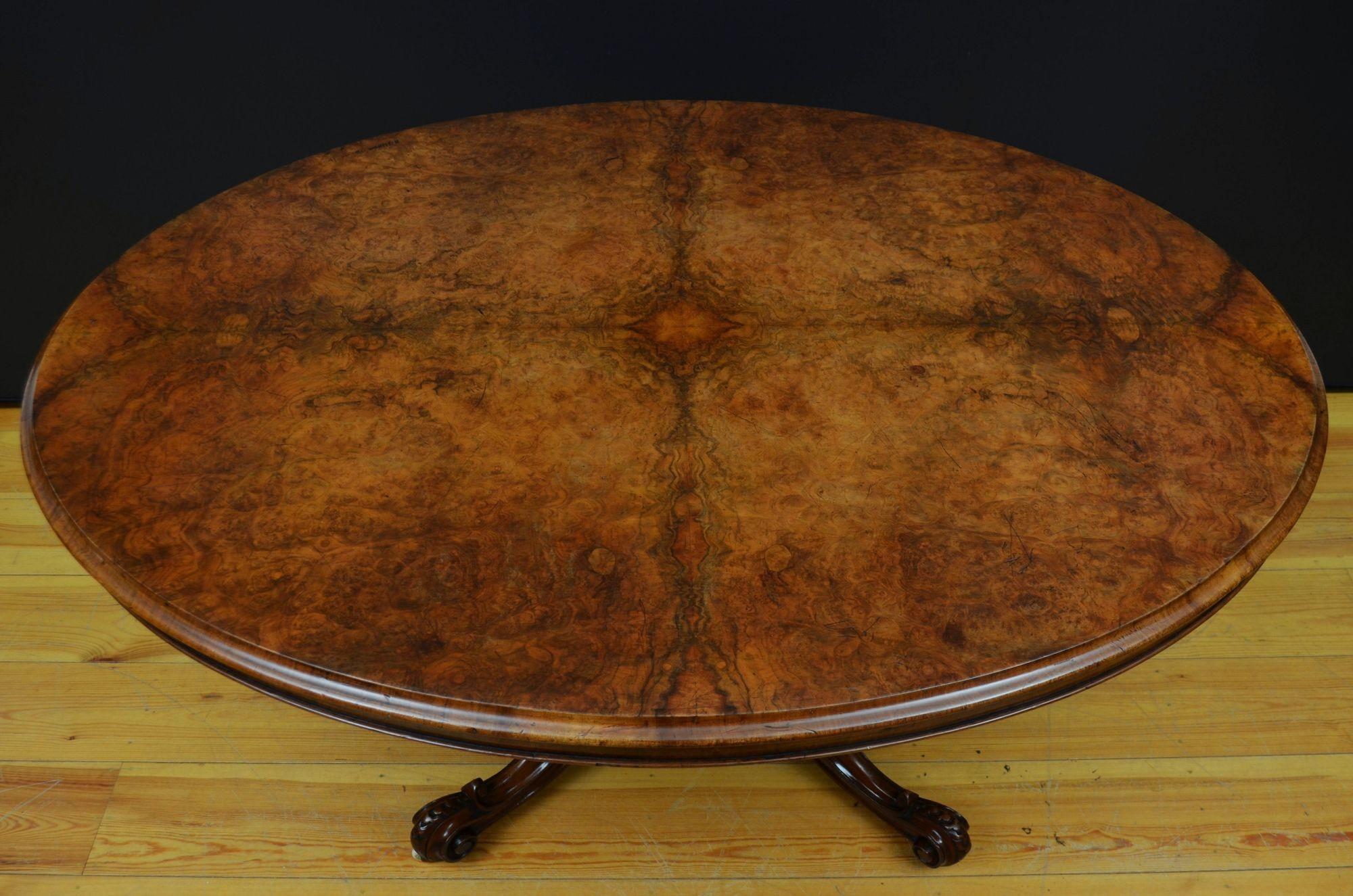 English Victorian Burr Walnut Centre Table or Dining Table For Sale