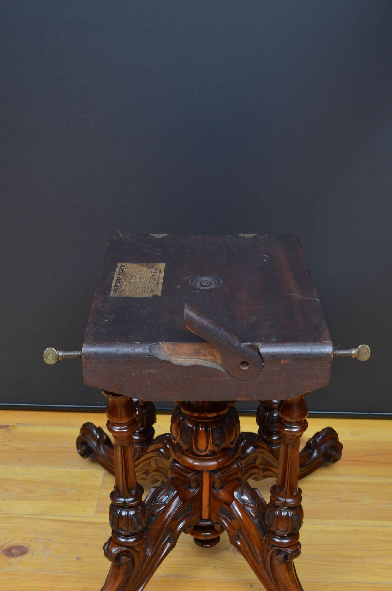 Victorian Burr Walnut Centre Table or Dining Table For Sale 4