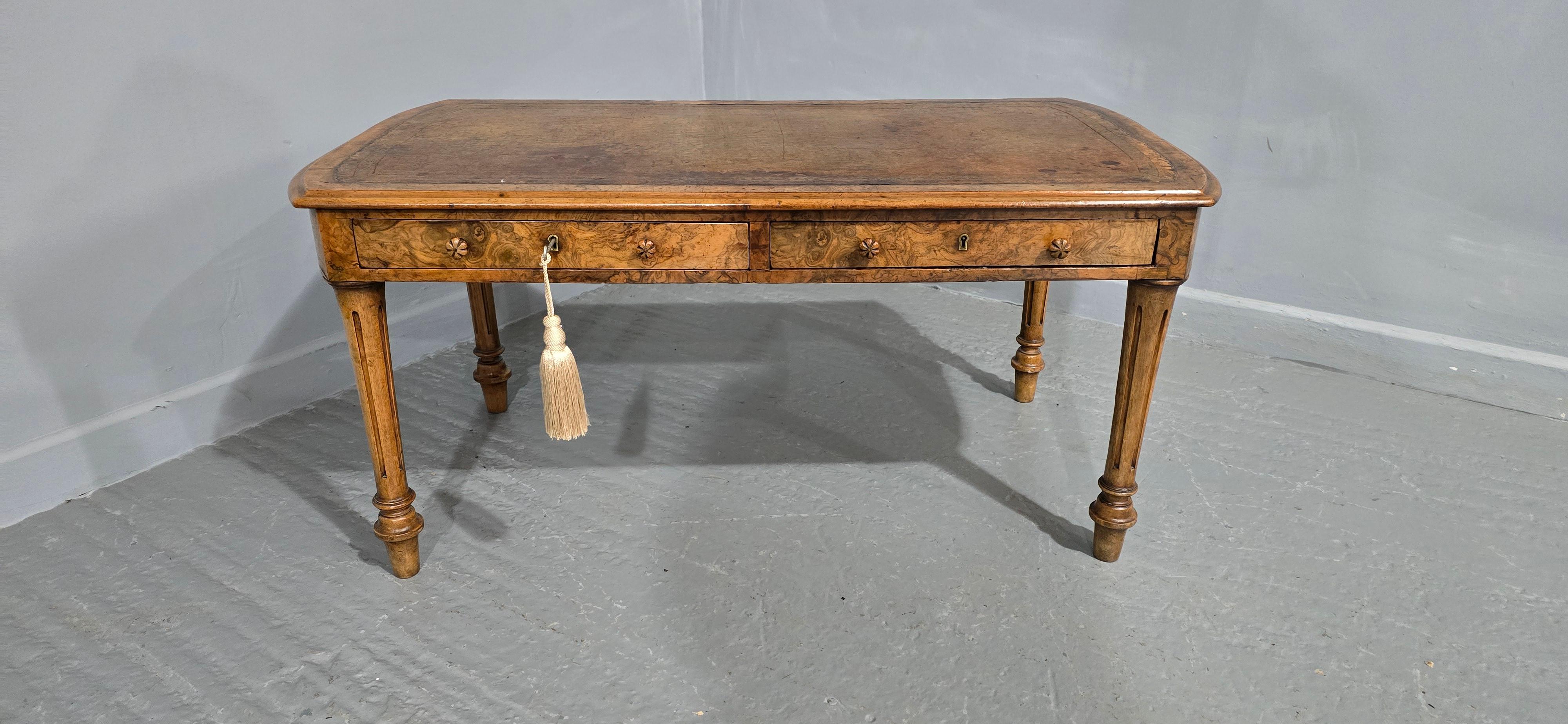Victorian Burr Walnut Coffee Table en venta 2