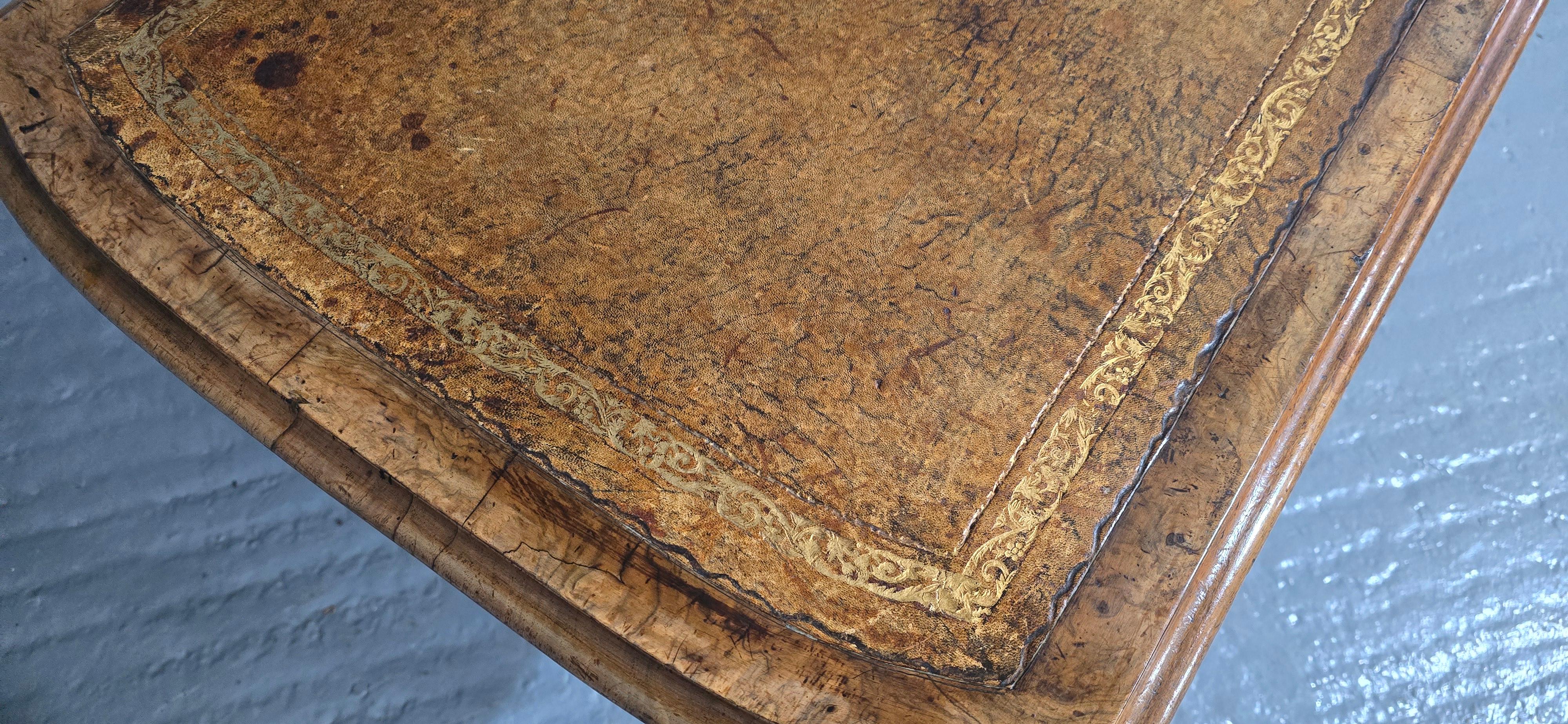 Victorian Burr Walnut Coffee Table siglo XIX en venta