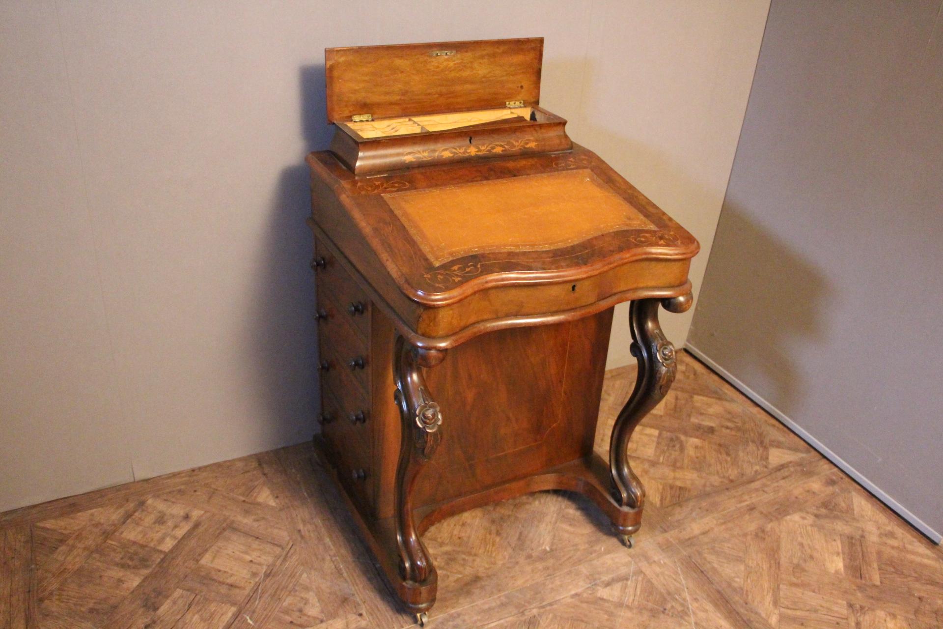 Victorian Burr Walnut Davenport Desk In Good Condition In Saint-Ouen, FR