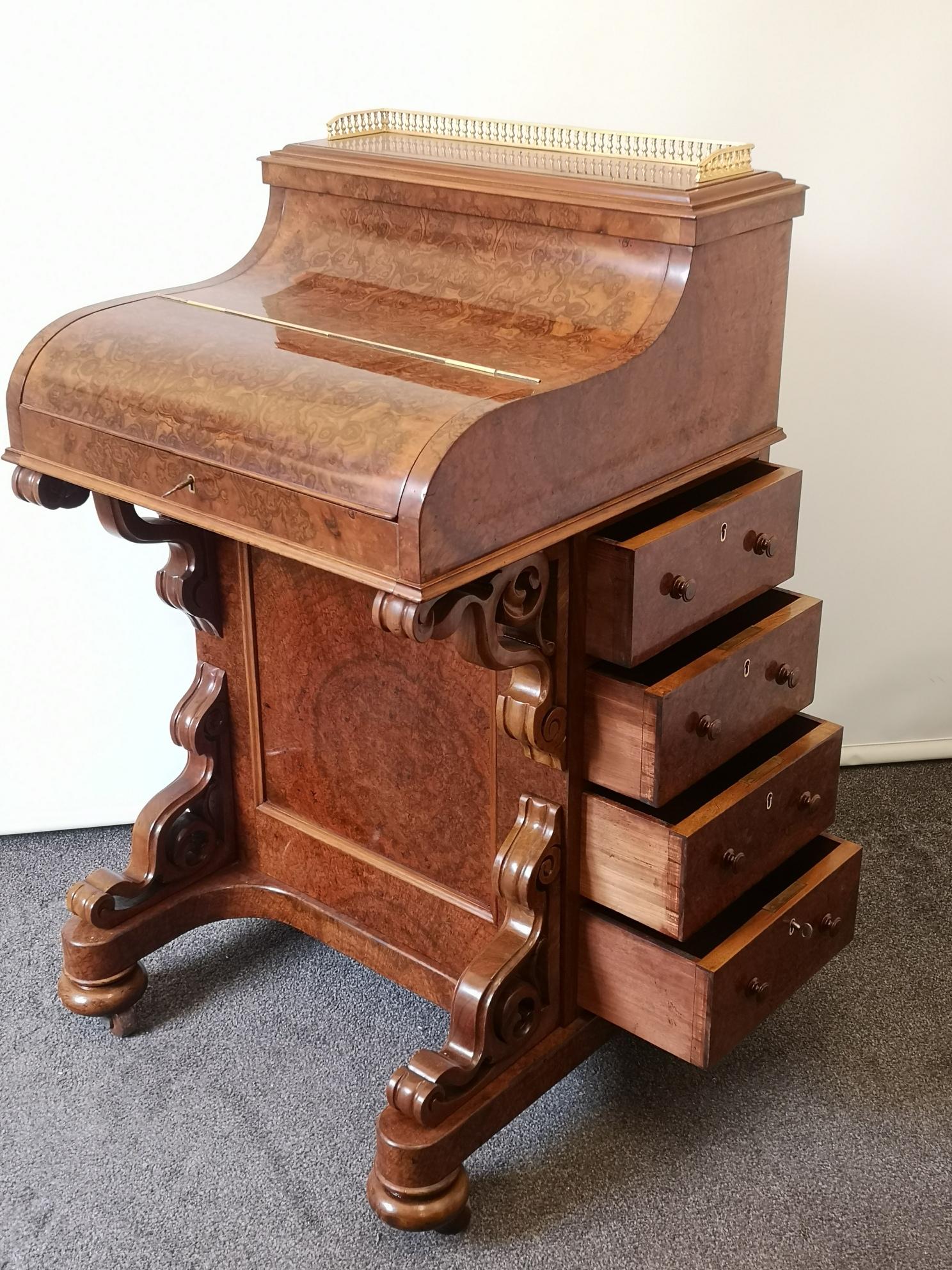 Victorian Burr Walnut Davenport In Good Condition For Sale In London, GB