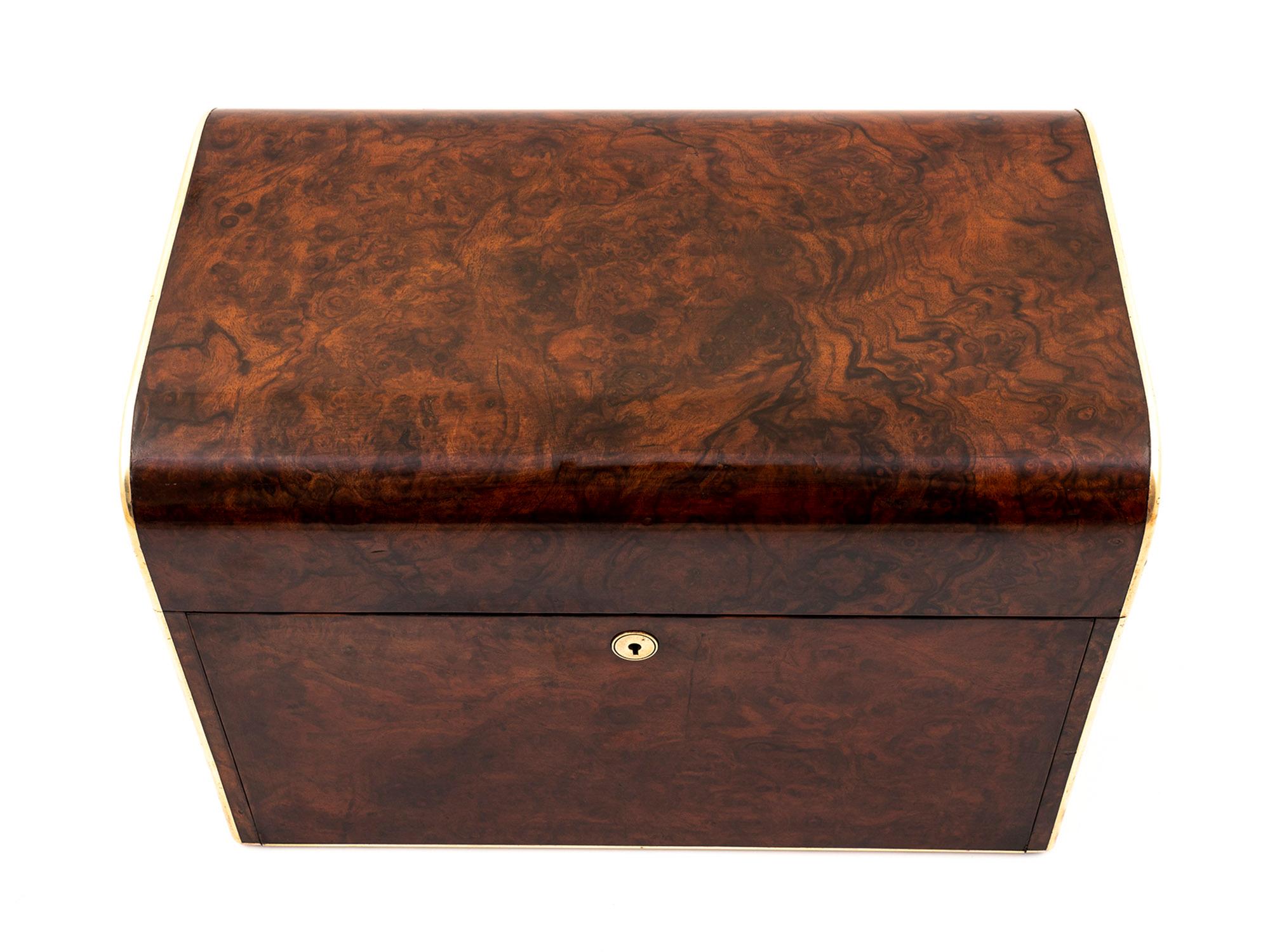 Victorian Burr Walnut Decanter Box In Good Condition For Sale In Northampton, GB