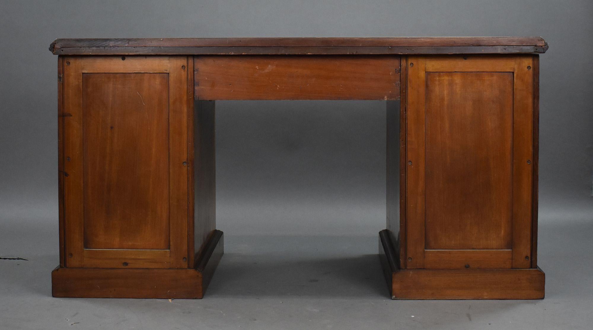 Victorian Burr Walnut Desk In Good Condition For Sale In Chelmsford, Essex