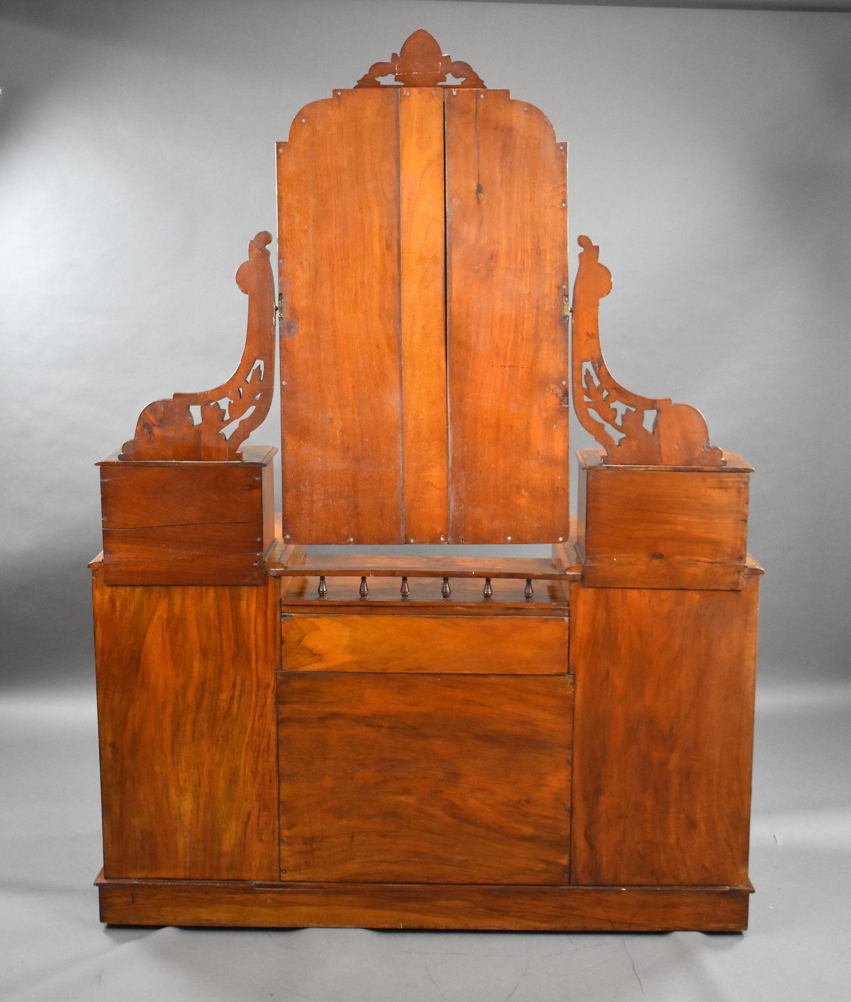 Victorian Burr Walnut Dressing Table In Good Condition For Sale In Chelmsford, Essex