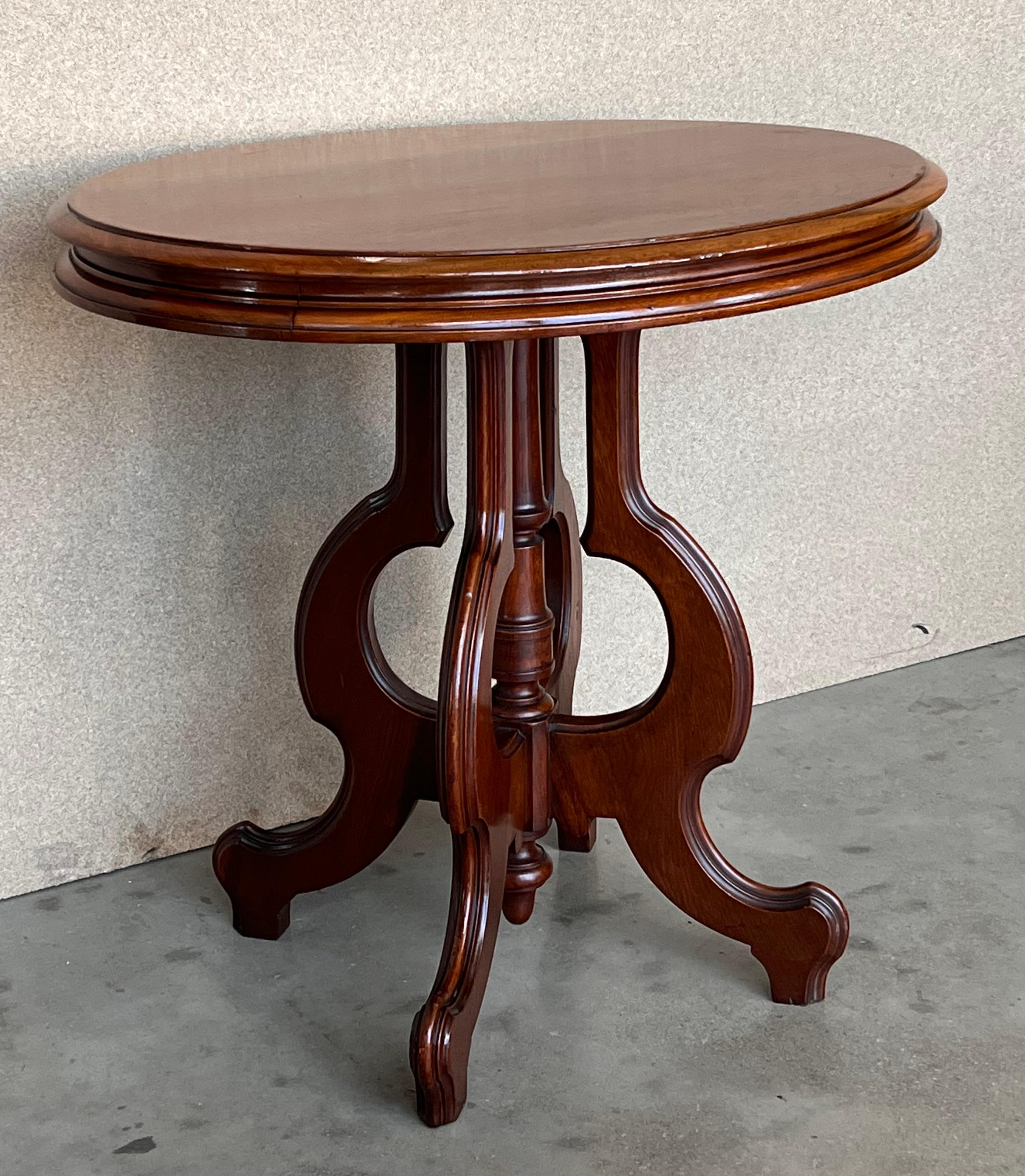 Victorian Burr Walnut Inlaid Oval Coffee Table In Good Condition For Sale In Miami, FL