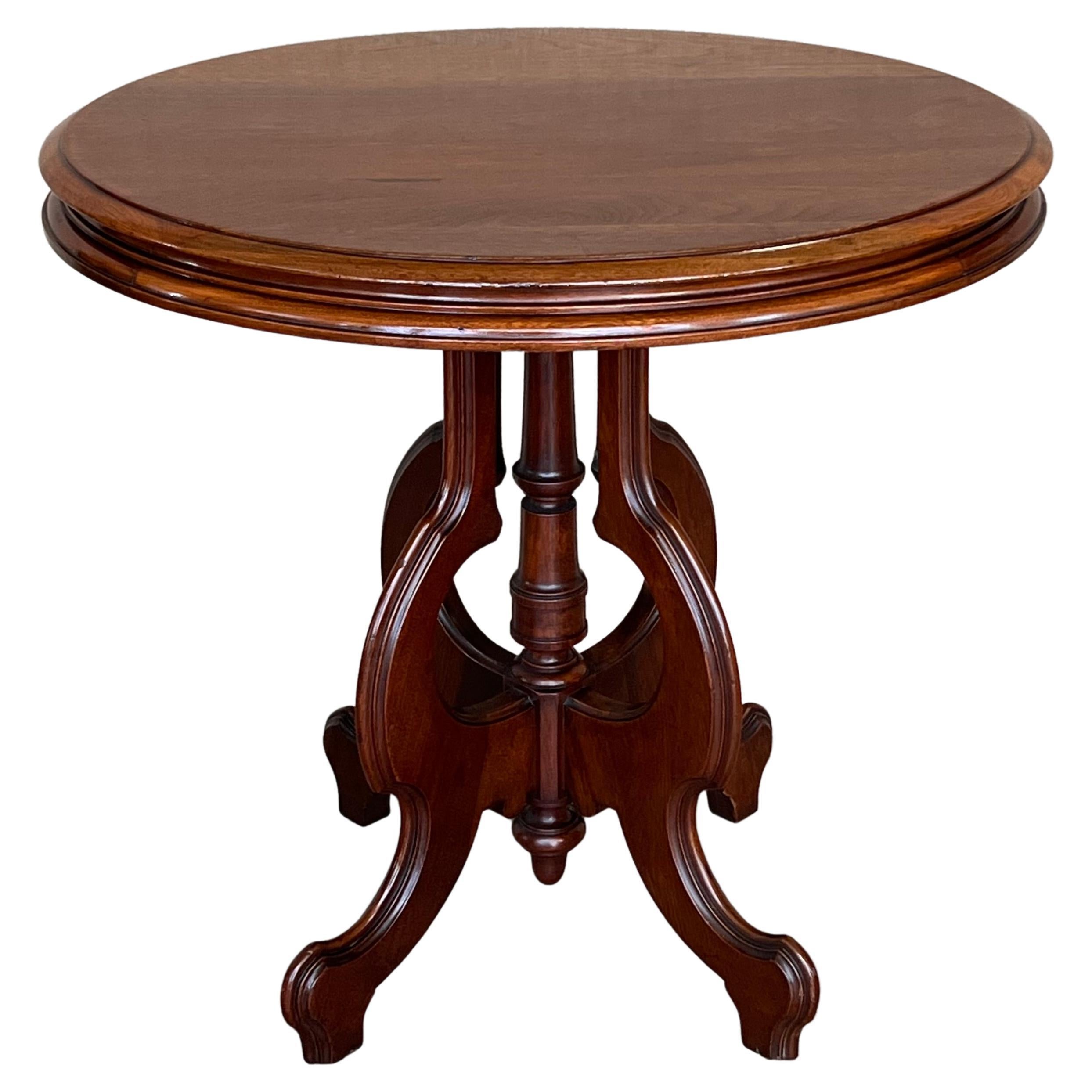 Table basse ovale victorienne en ronce de noyer incrustée en vente