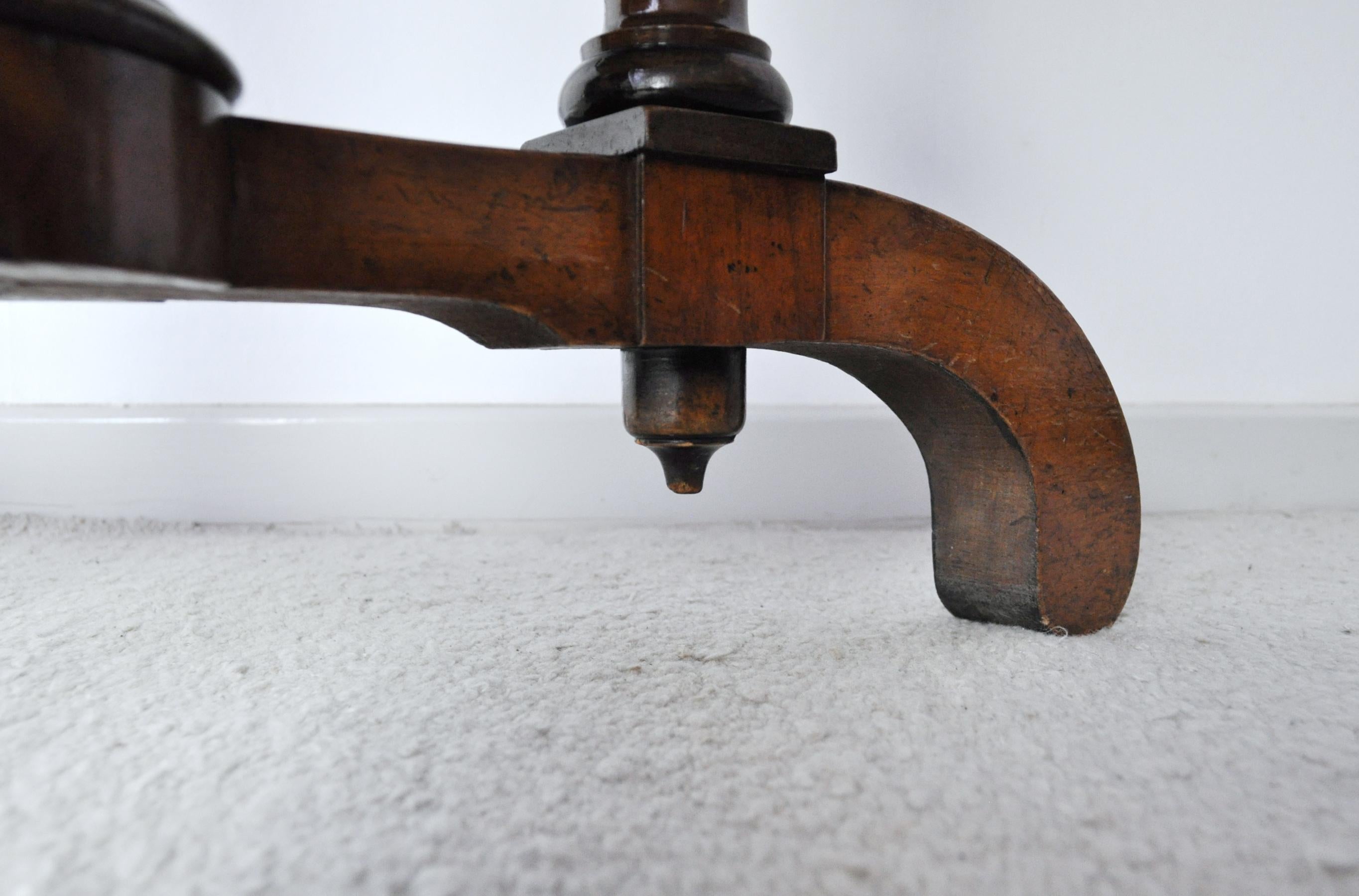 Victorian Burr Walnut, Mahogany and Ebony Circular Centre Table For Sale 8