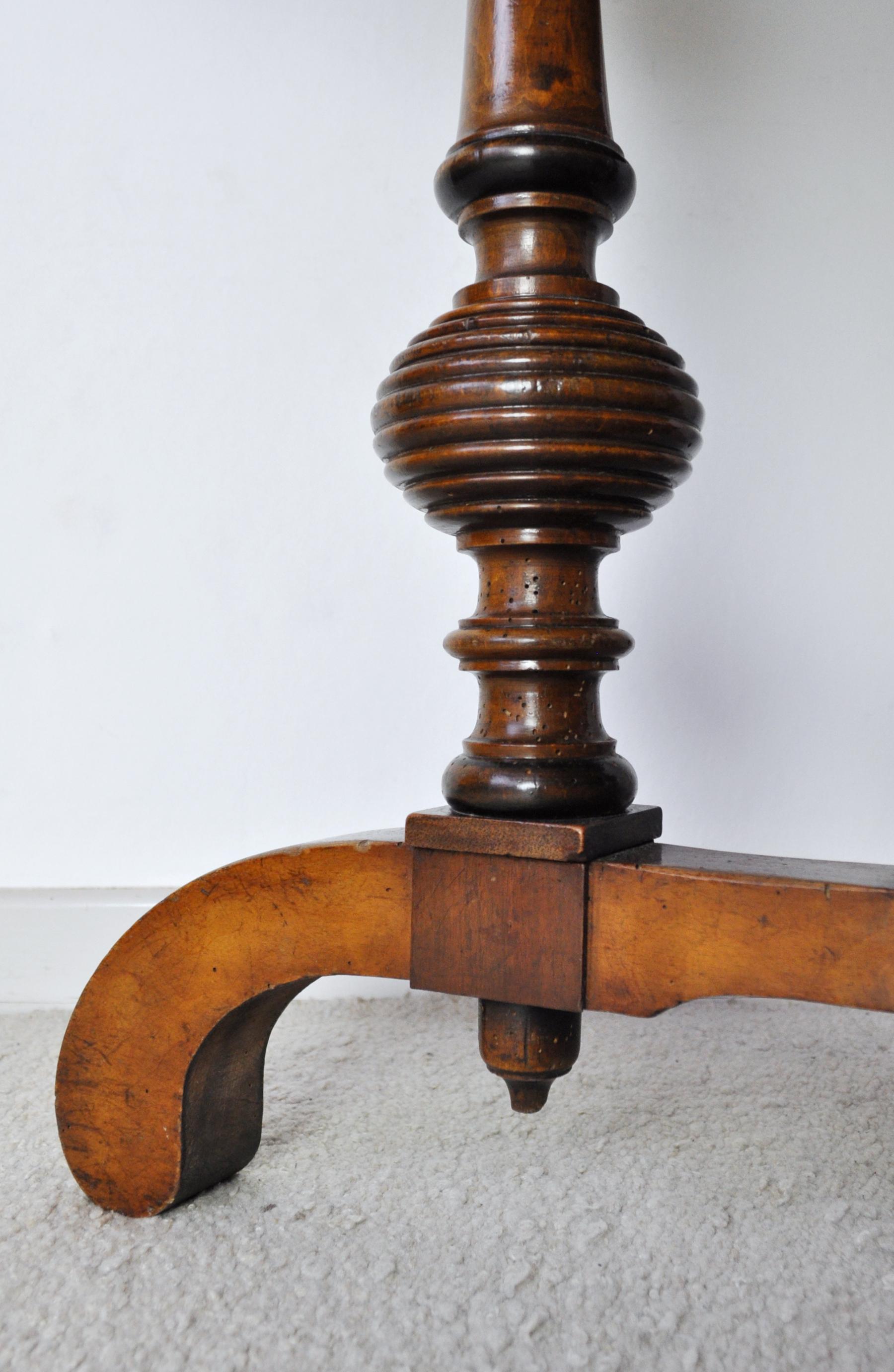 Victorian Burr Walnut, Mahogany and Ebony Circular Centre Table For Sale 9