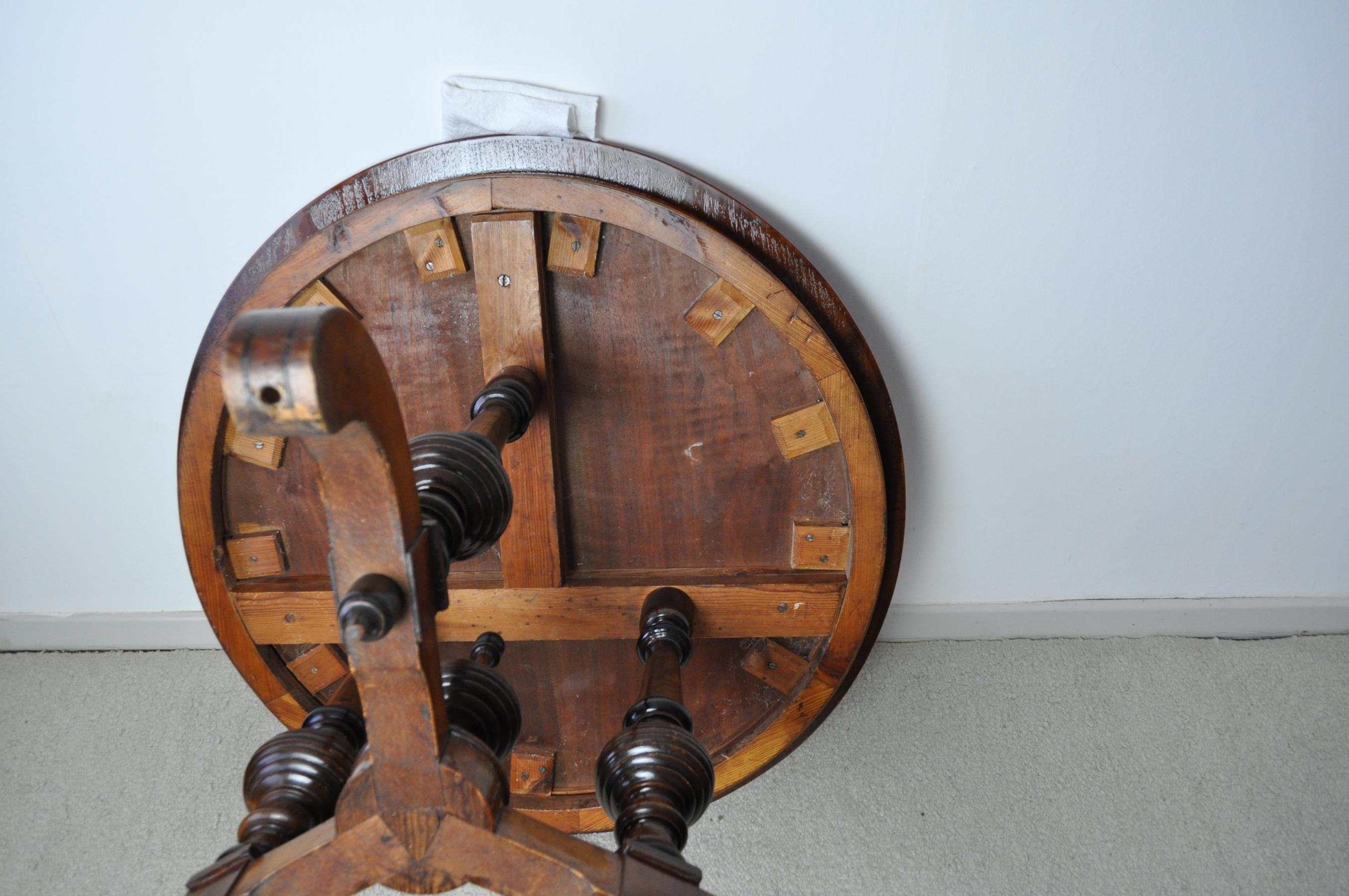 Victorian Burr Walnut, Mahogany and Ebony Circular Centre Table For Sale 14