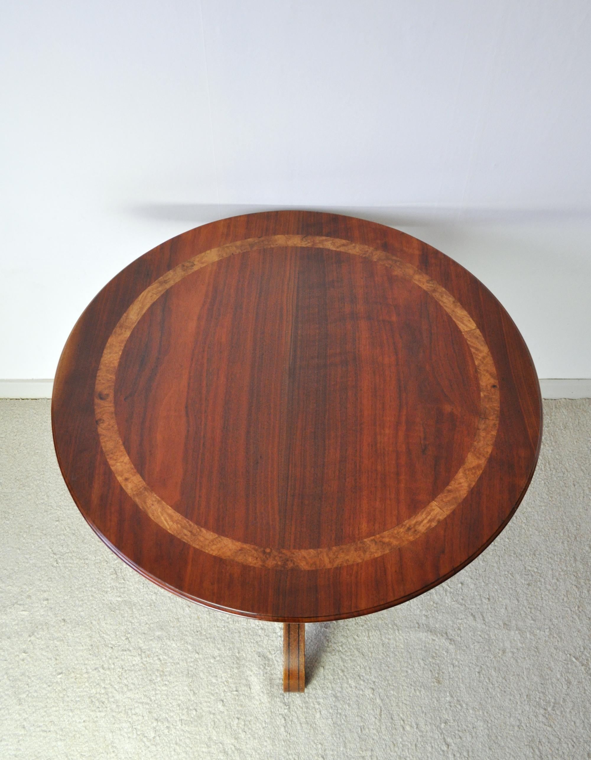 19th Century Victorian Burr Walnut, Mahogany and Ebony Circular Centre Table For Sale