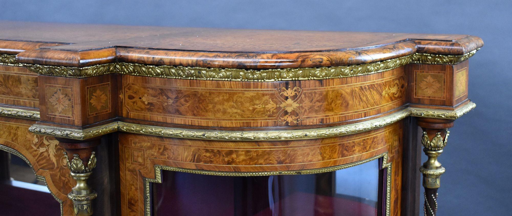 Credenza vittoriana in radica di noce e intarsio in vendita 8