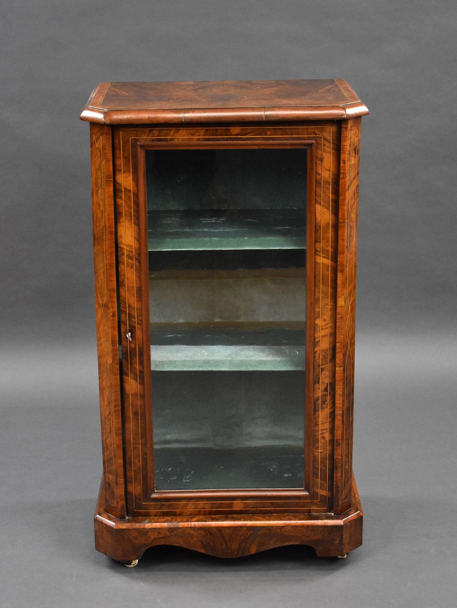 For sale is a good quality Victorian burr walnut music cabinet, remaining in very good condition.
Measures: width: 54cm, depth: 35cm, height: 95cm.