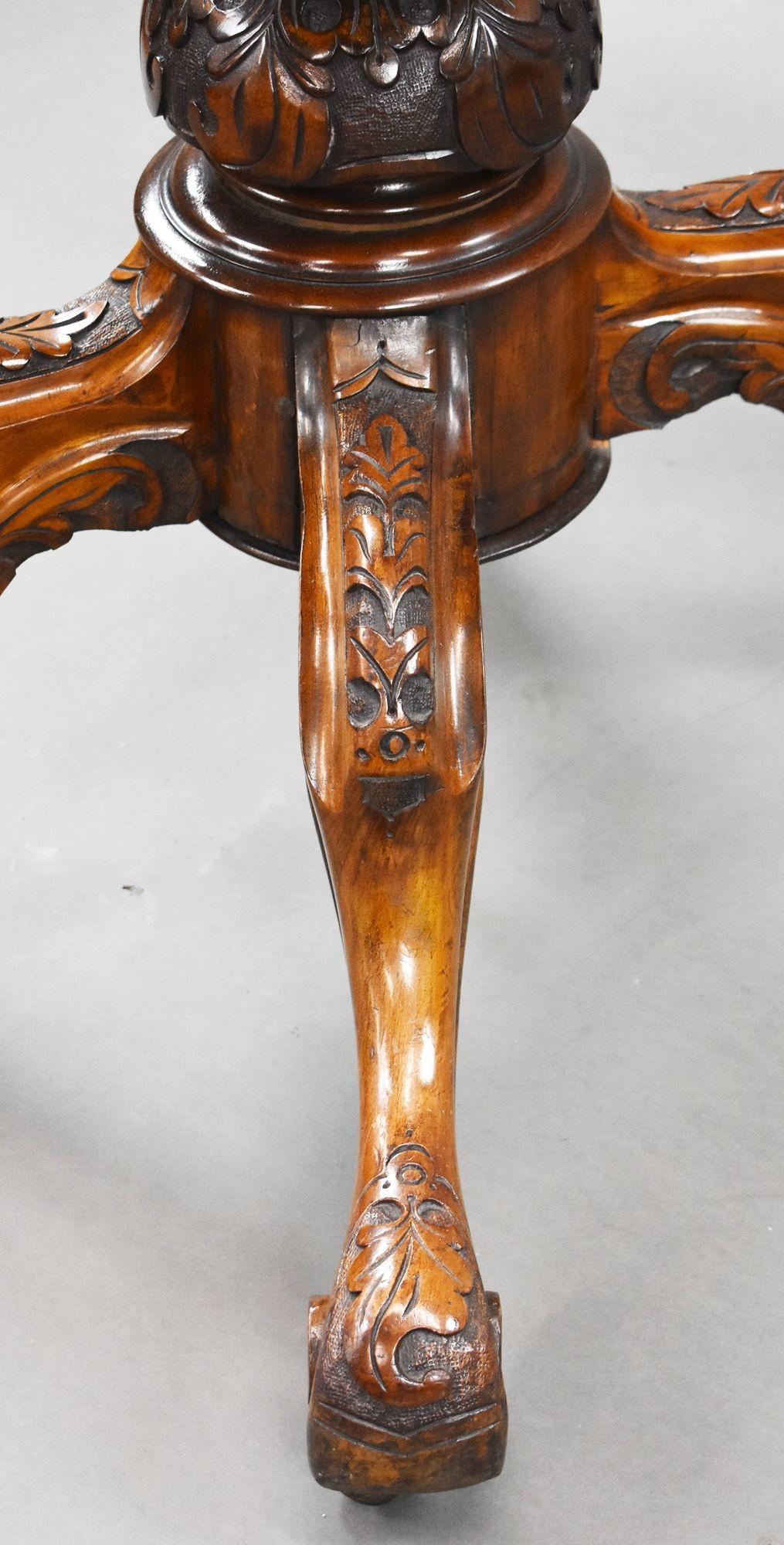 Victorian Burr Walnut Oval Loo Table 3