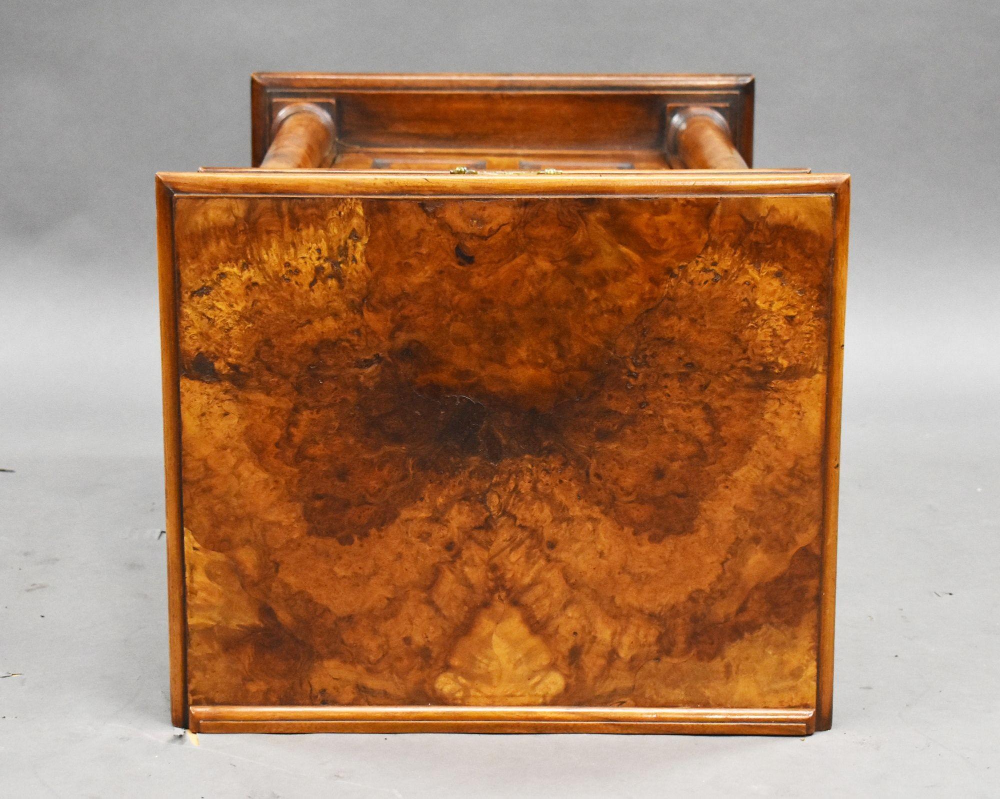 Victorian Burr Walnut Pot Cupboard In Good Condition For Sale In Chelmsford, Essex