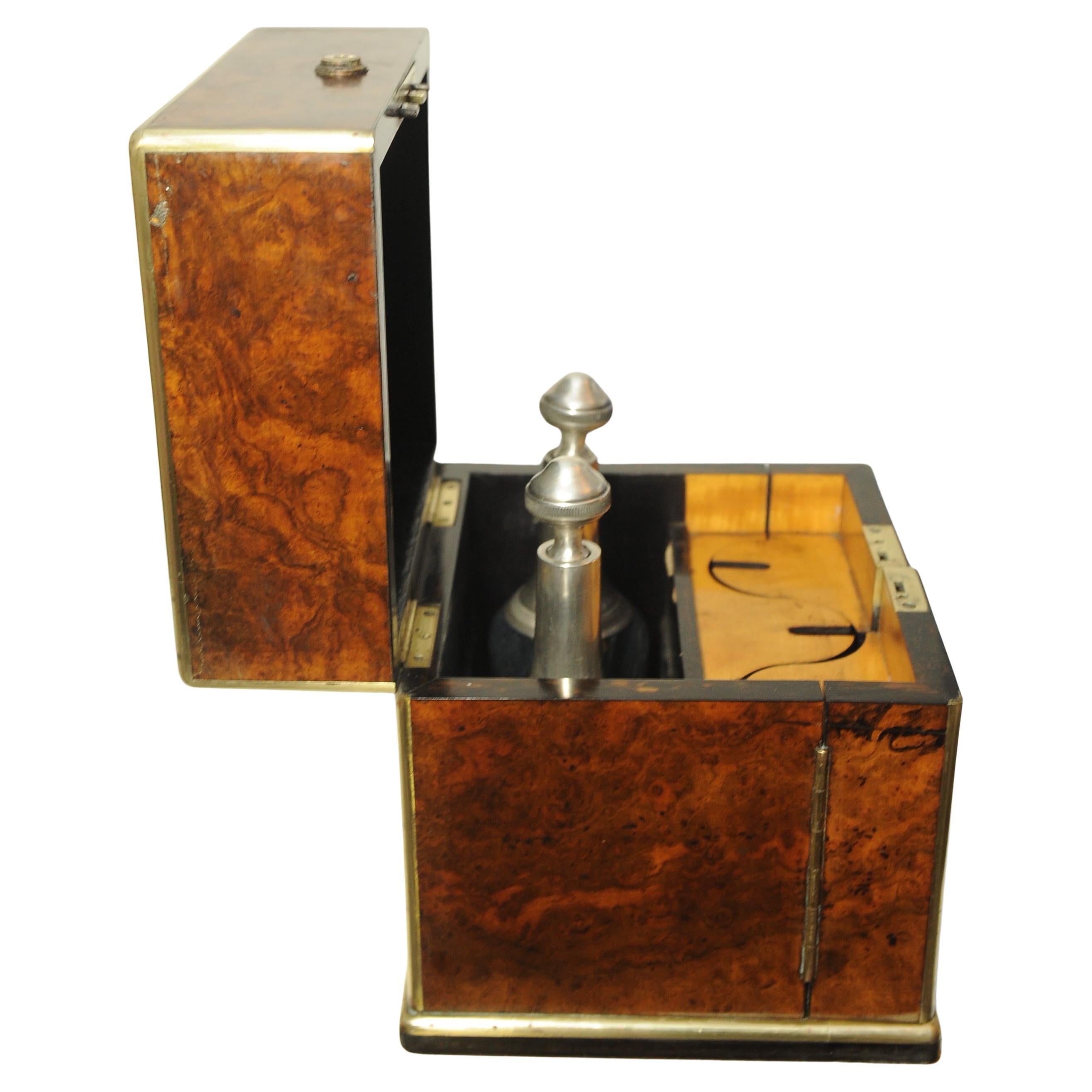 Tantalus Chapman's vittoriano a due ante in radica di noce, legno satinato e rilegato in ottone in vendita 5