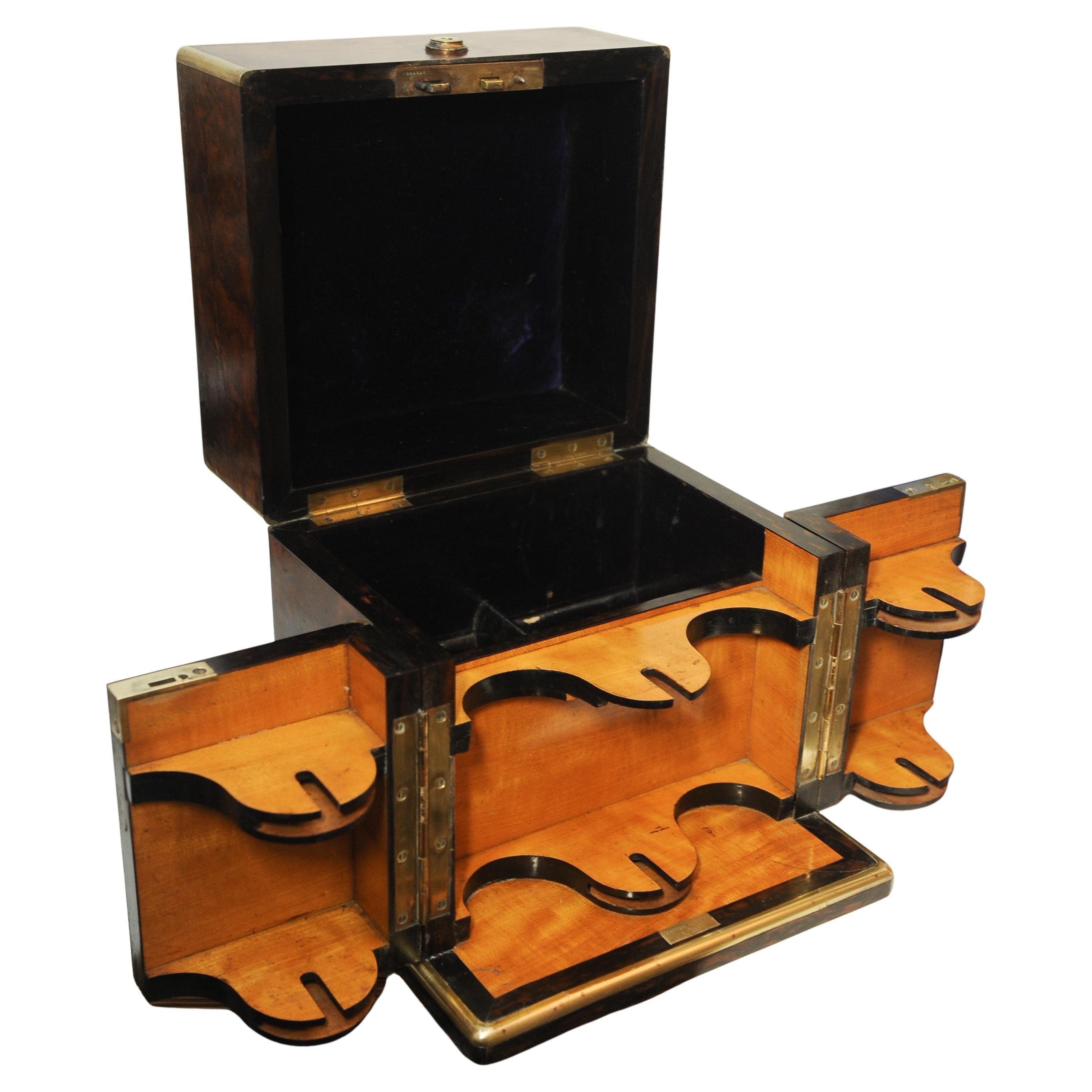 Tantalus Chapman's vittoriano a due ante in radica di noce, legno satinato e rilegato in ottone in vendita 7
