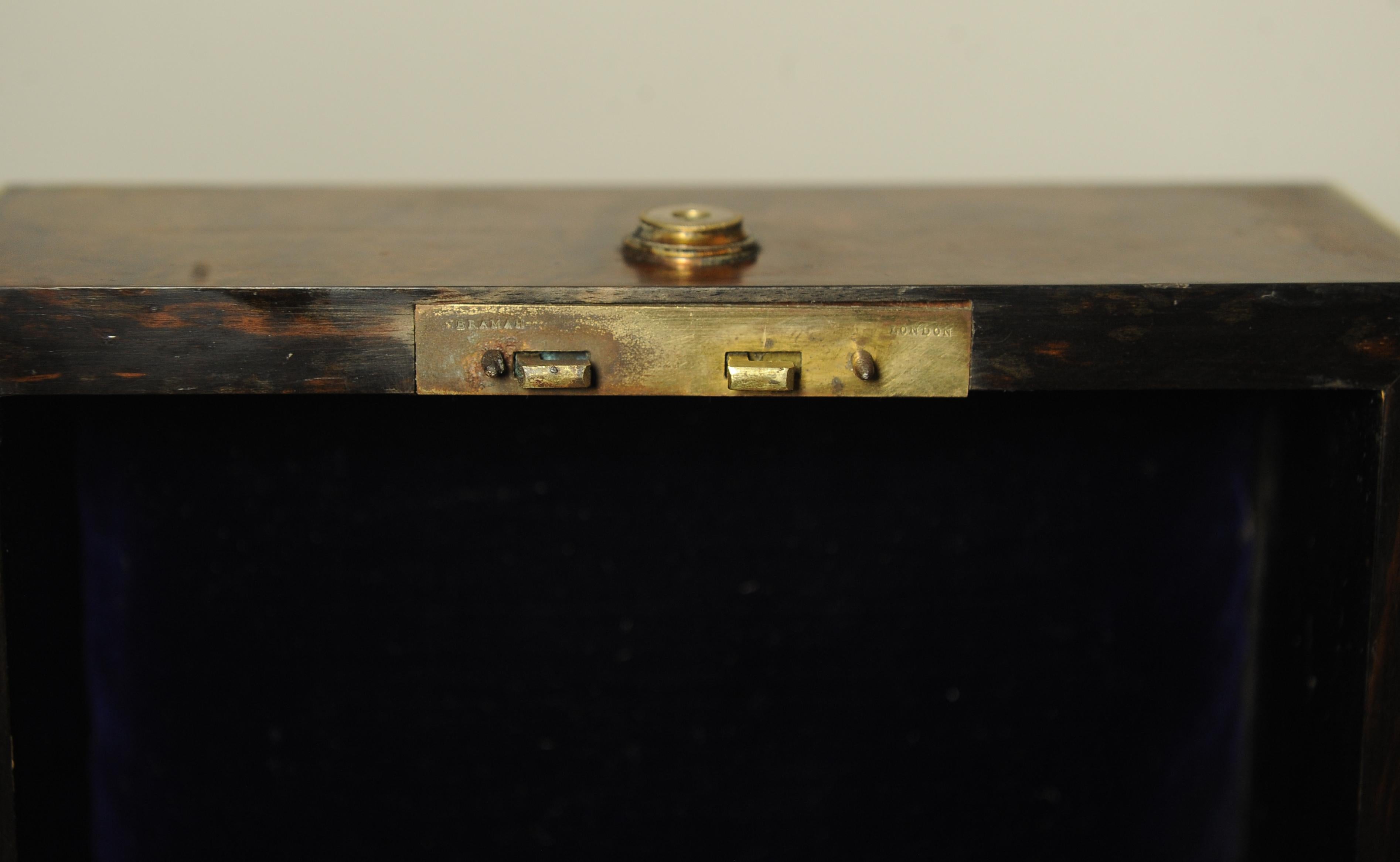 Tantalus Chapman's vittoriano a due ante in radica di noce, legno satinato e rilegato in ottone in vendita 9