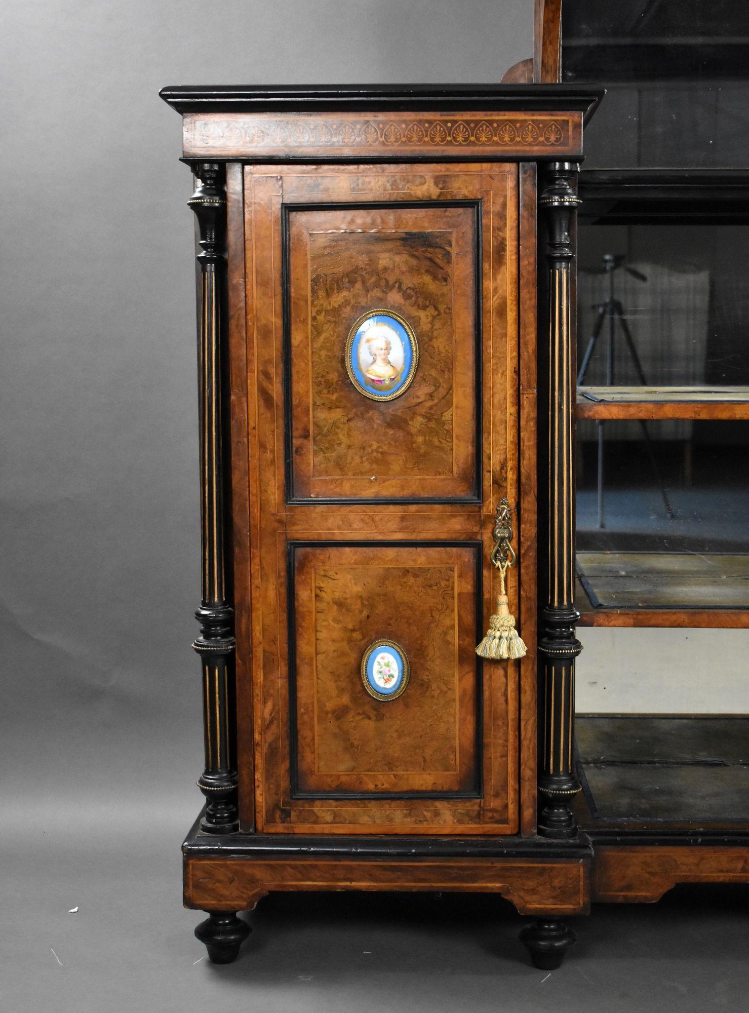 Victorian Burr Walnut Sideboard In Good Condition For Sale In Chelmsford, Essex