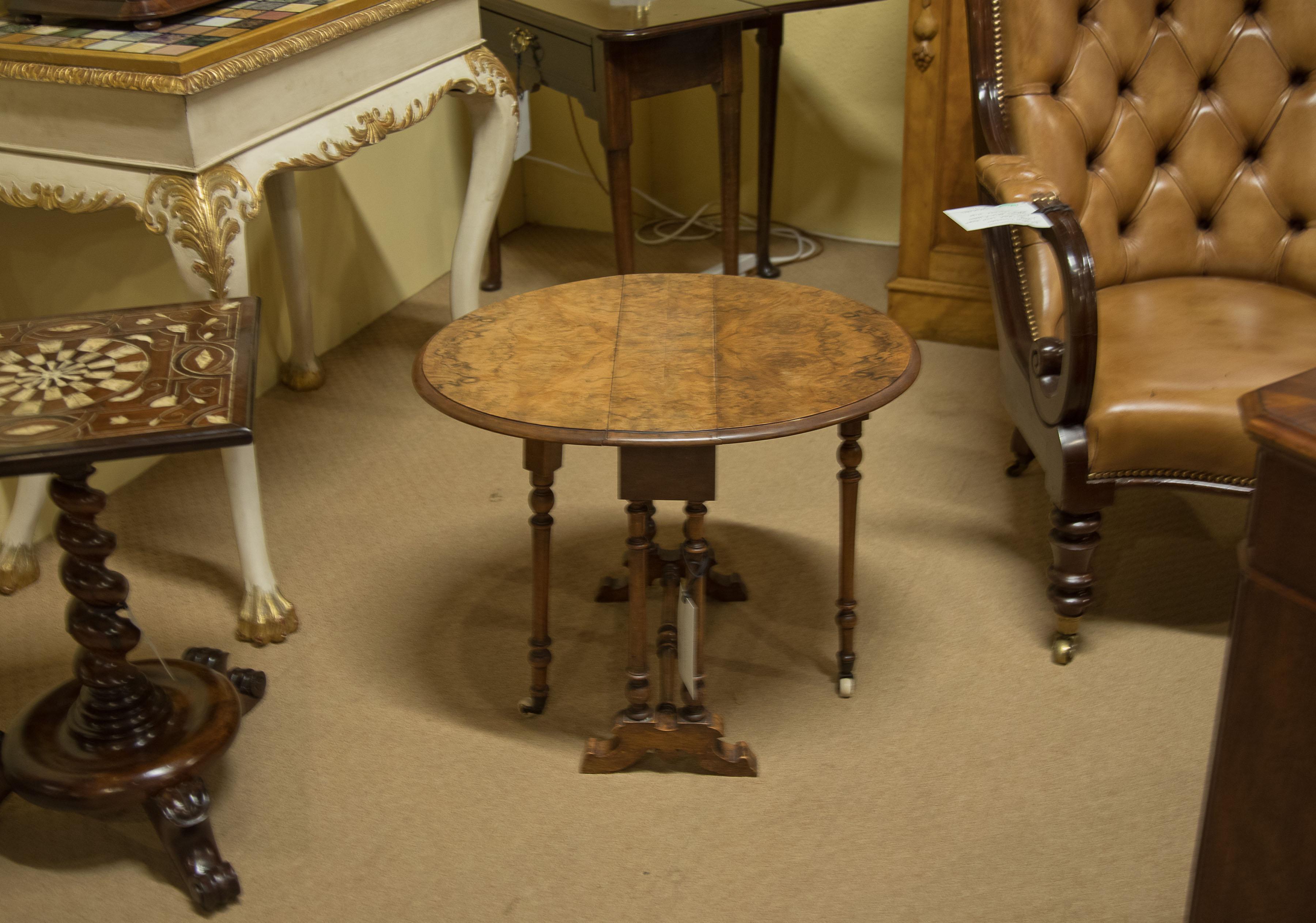 Victorian Burr-Walnut Sutherland Table, circa 1880 For Sale 3