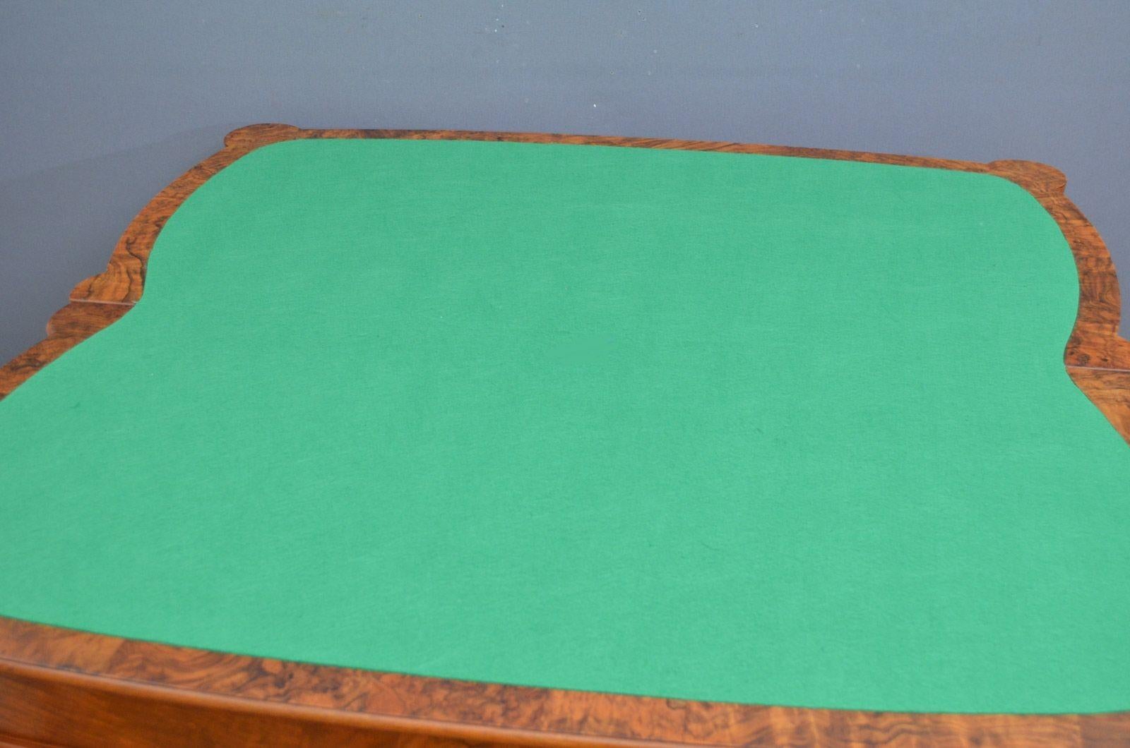 Anglais Table victorienne en ronce de noyer en vente