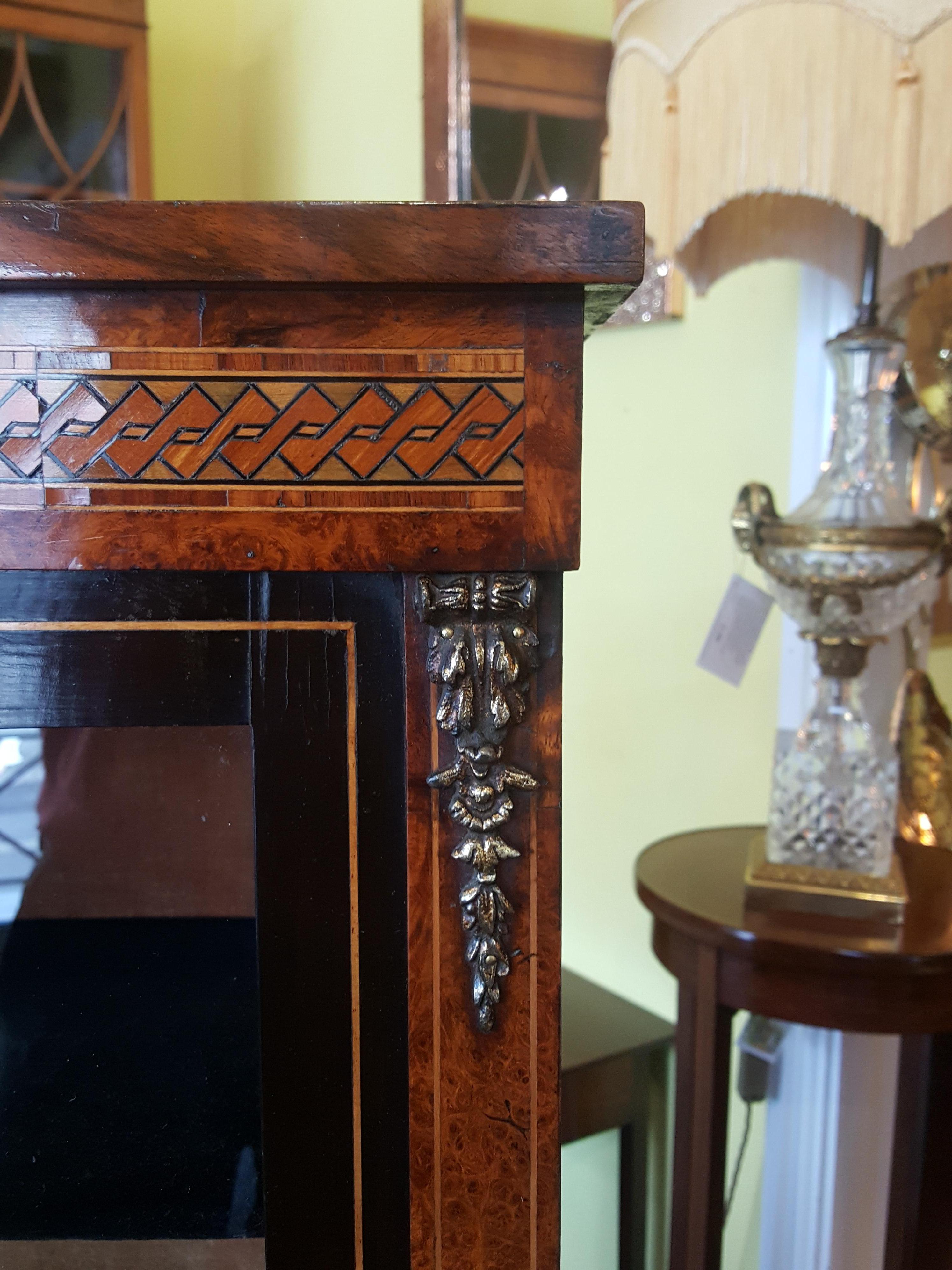 Victorian Burr Walnut Table Top Display Cabinet In Good Condition In Altrincham, Cheshire