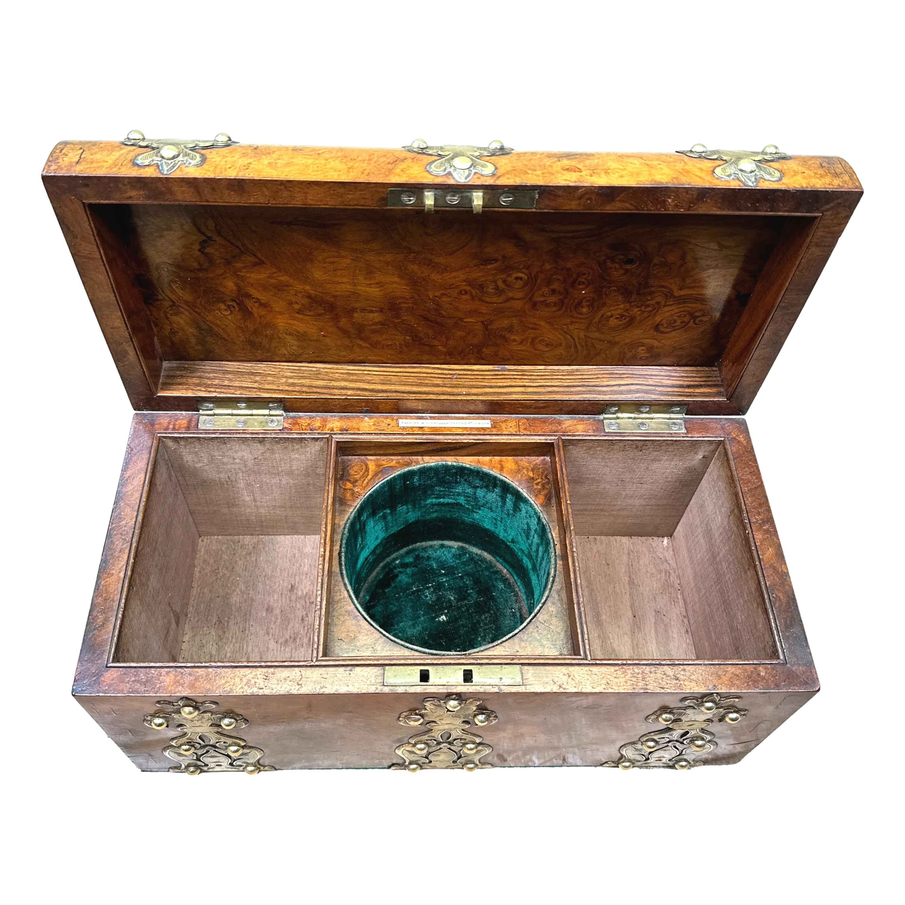 Viktorianische Teedose aus Wurzelnussholz von „Parkins & Gotto“ im Zustand „Gut“ in Bedfordshire, GB