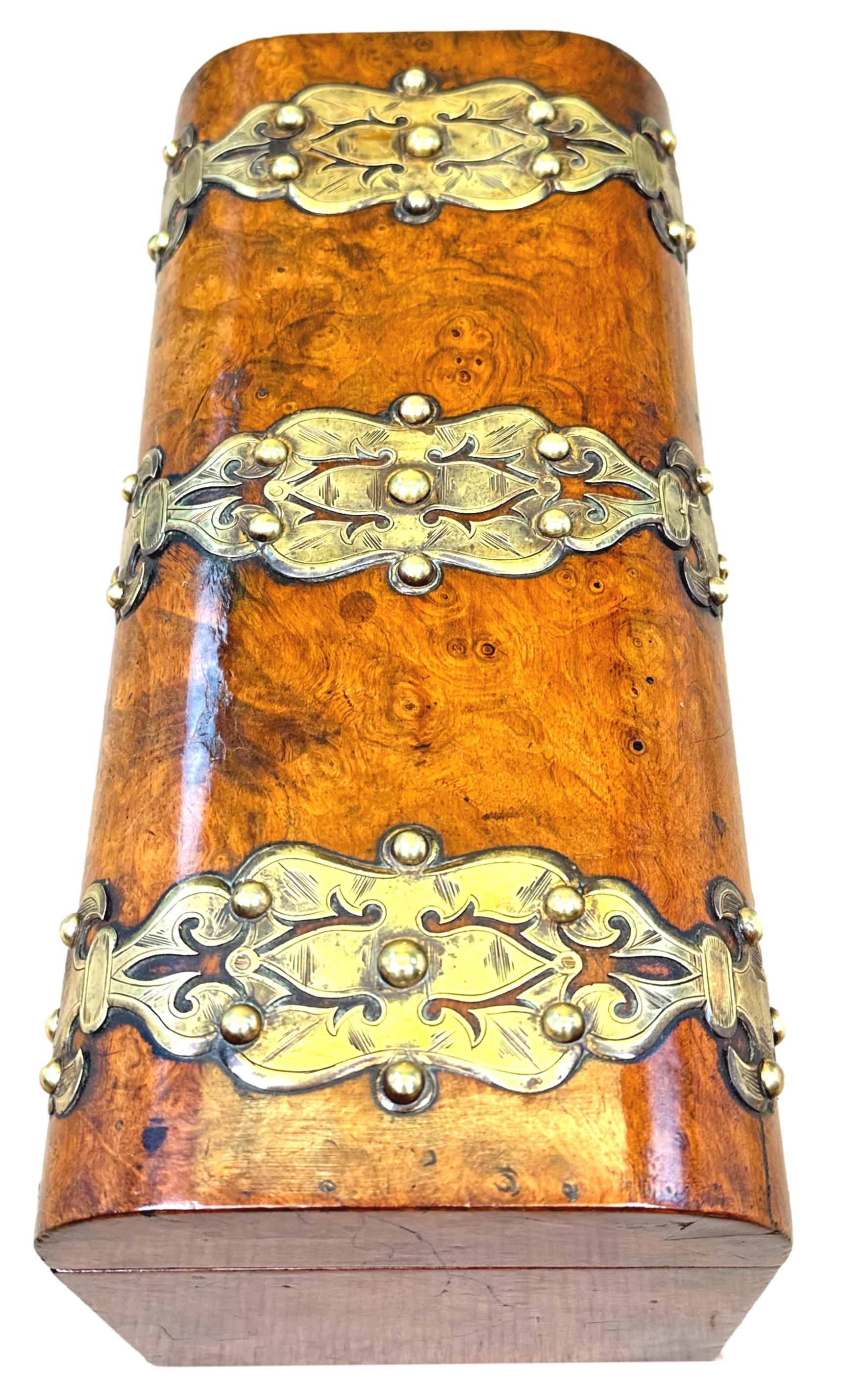 Viktorianische Teedose aus Wurzelnussholz von „Parkins & Gotto“ 1