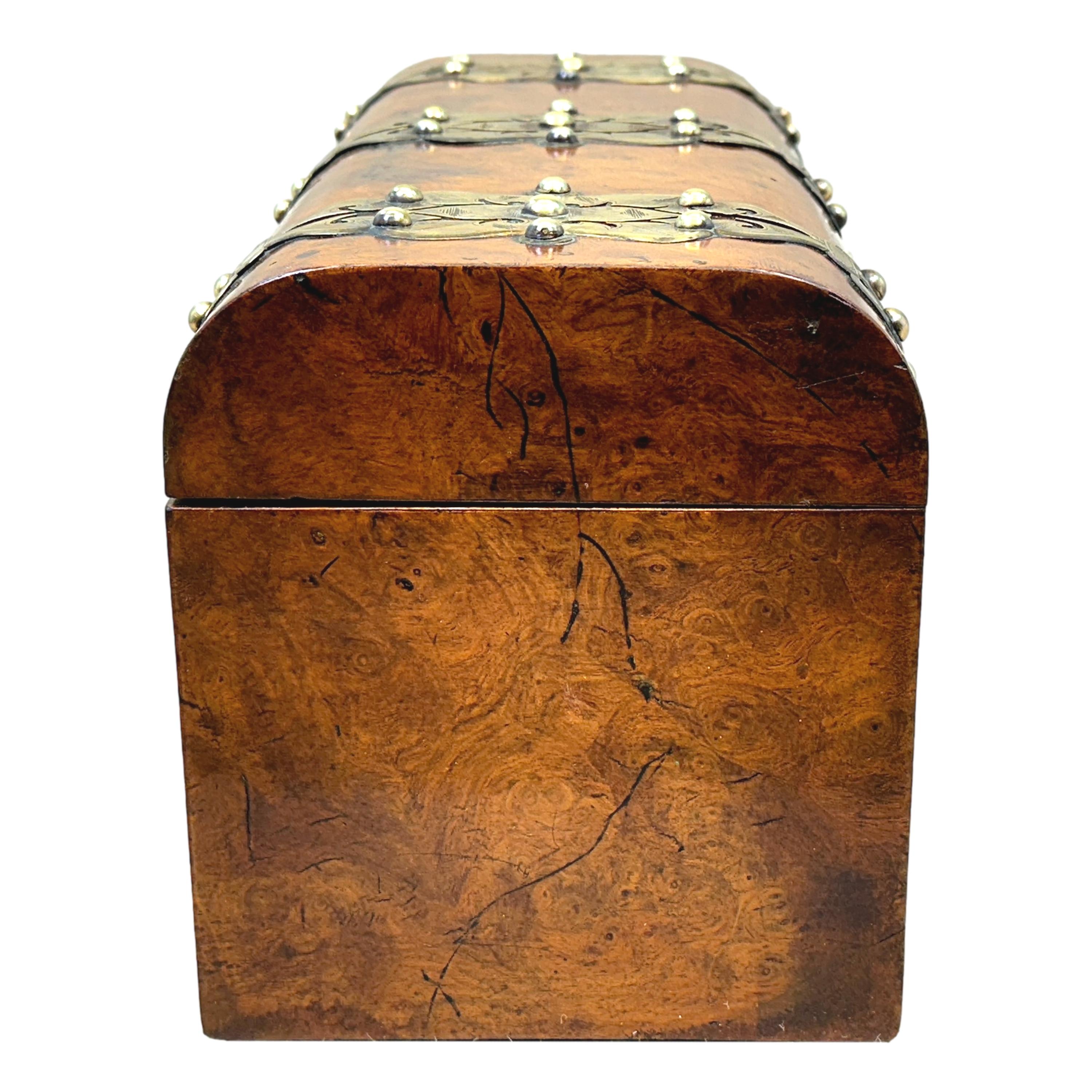 Viktorianische Teedose aus Wurzelnussholz von „Parkins & Gotto“ 3