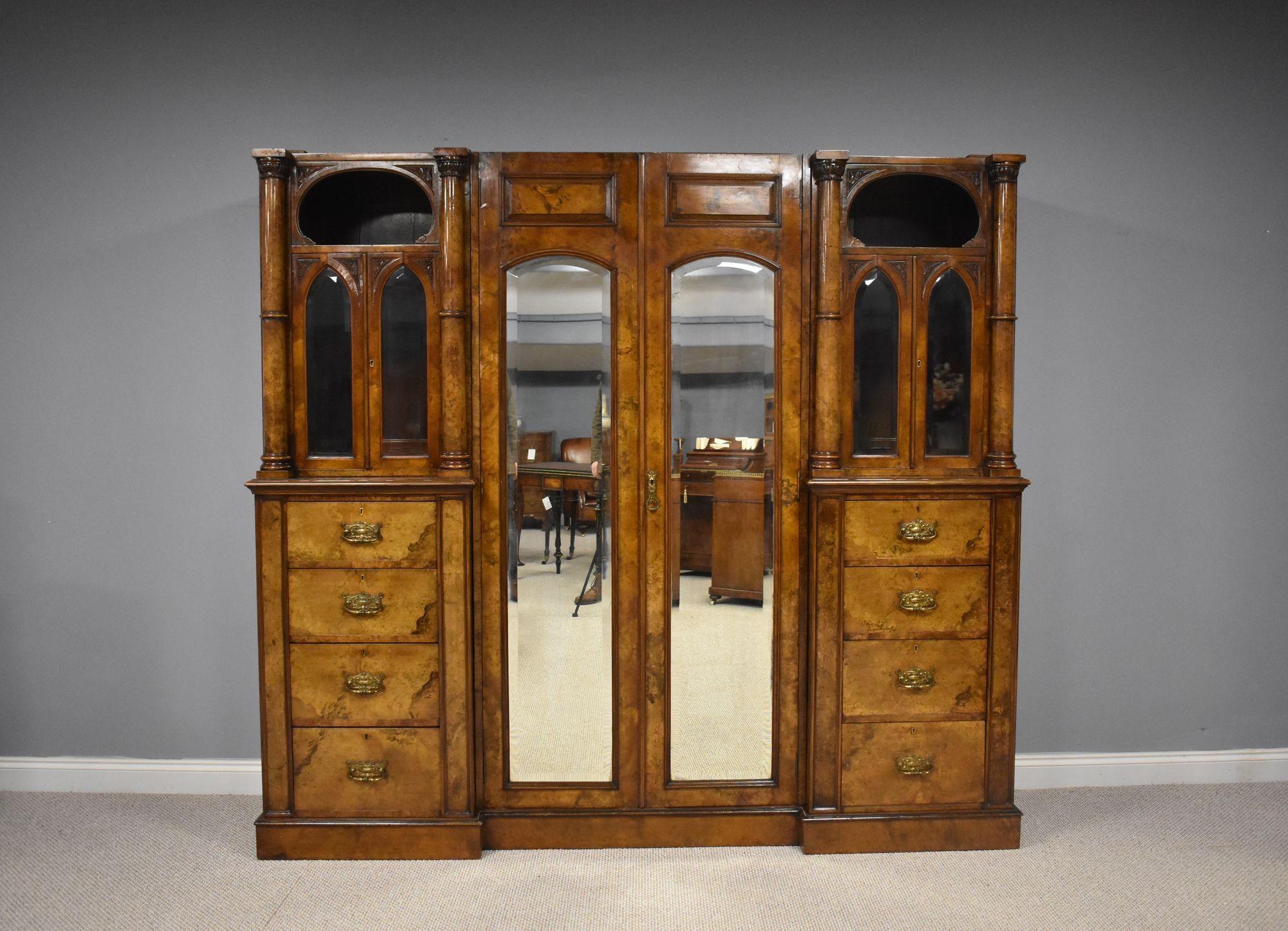 Victorian Burr Walnut Triple Wardrobe In Good Condition In Chelmsford, Essex