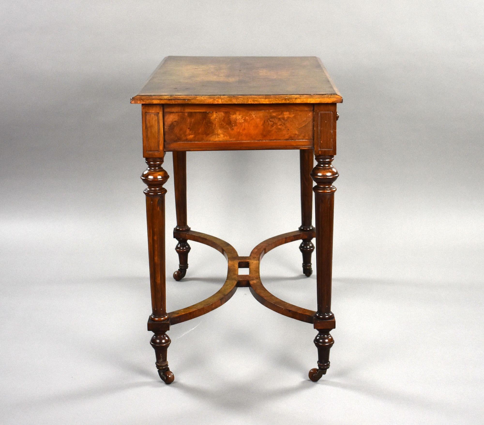 Mesa de escritorio victoriana de nogal rebabas en Bueno estado para la venta en Chelmsford, Essex