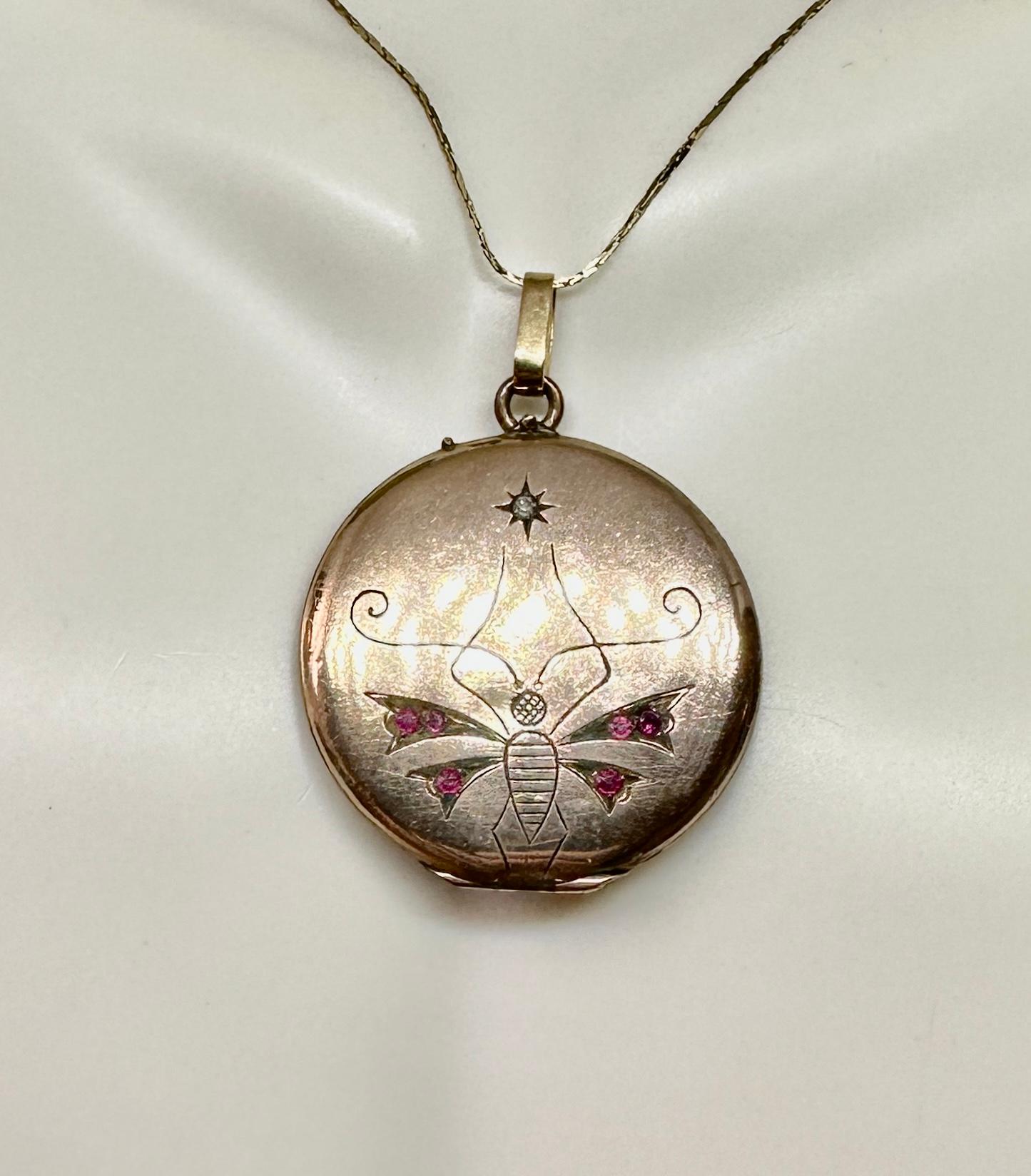 Taille poire Collier pendentif papillon insecte bohème grenat Belle Epoque en vente