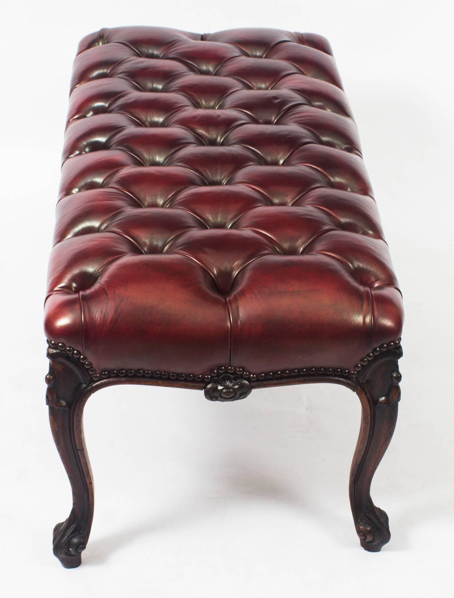 Victorian Buttoned Leather Ox Blood Stool Ottoman Coffee Table 19th Century In Excellent Condition In London, GB
