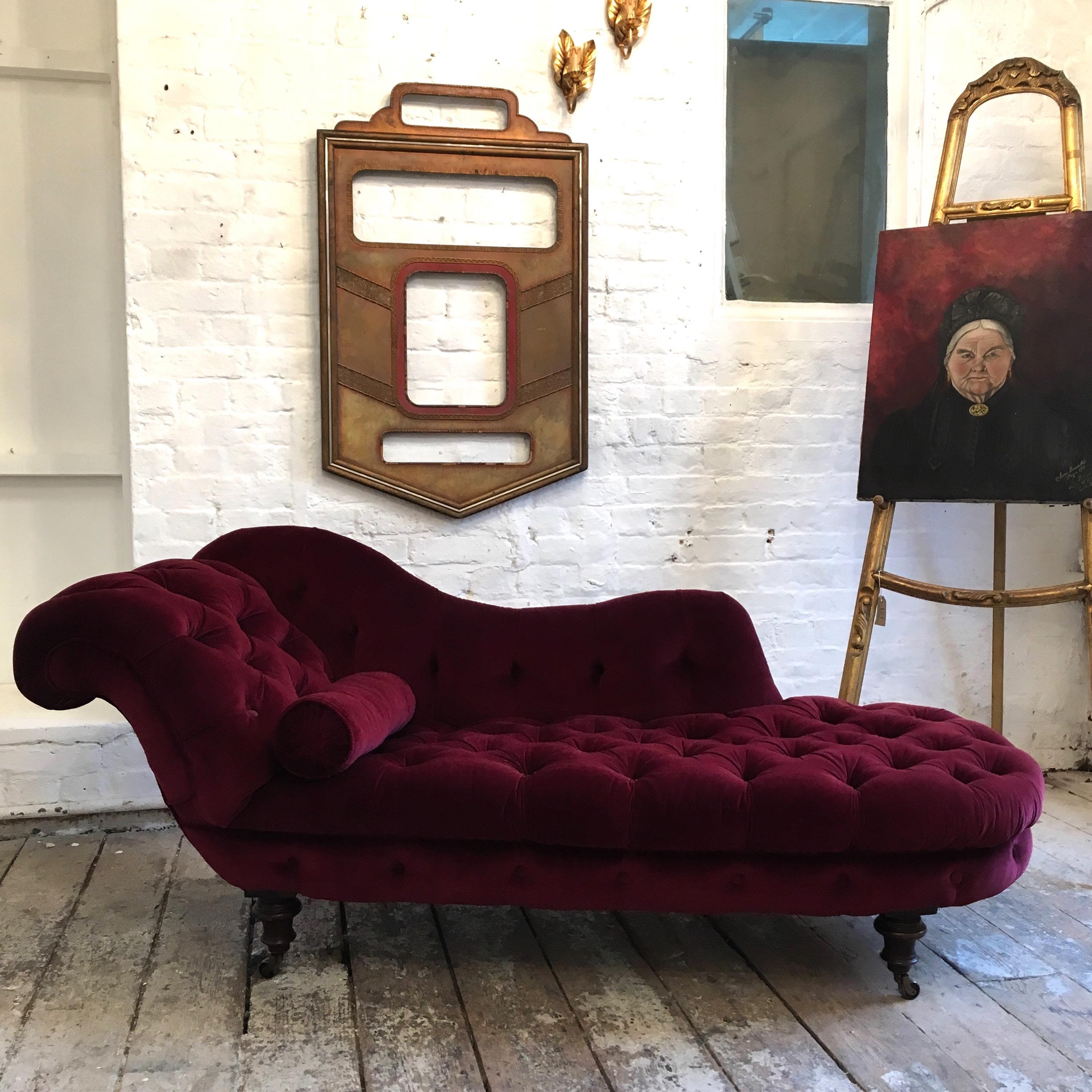 Victorian buttoned velvet chaise longue.

Beautiful deep buttoned velvet chaise longue, luxurious and thickly padded

Turned legs and brass castors.


Measures: 175 cm length
73 cm height
73 cm width.

39 cm seat height
125 cm length of